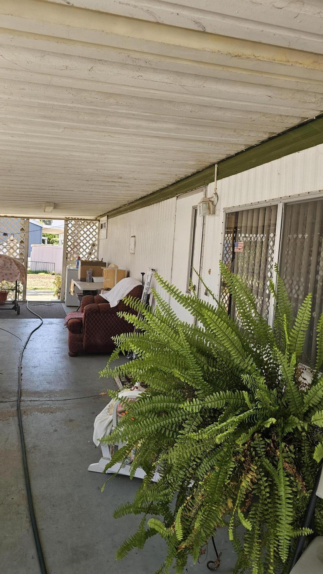 690 W Hermosa St #20, Lindsay, CA 93247