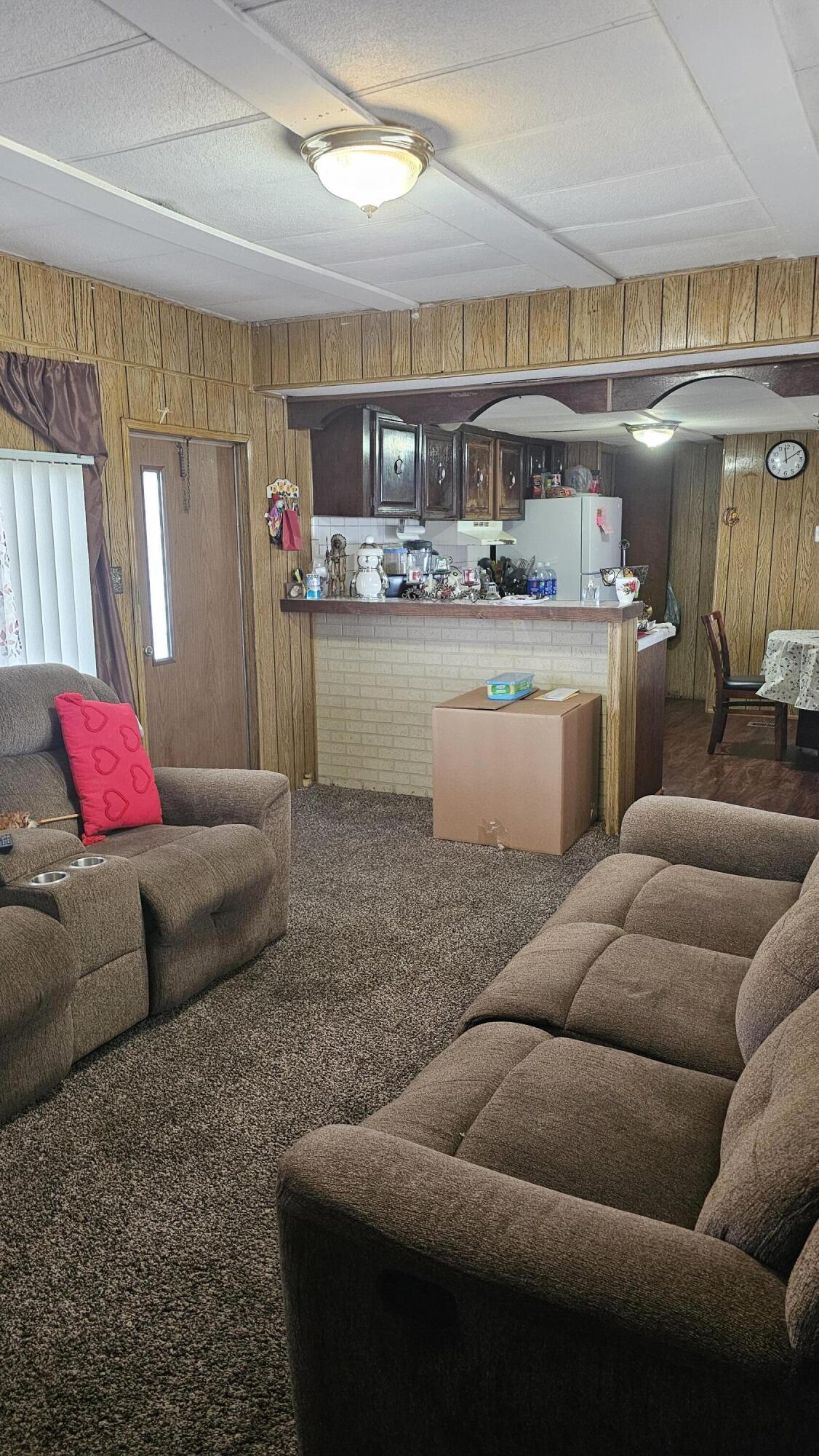 690 W Hermosa St #20, Lindsay, CA 93247