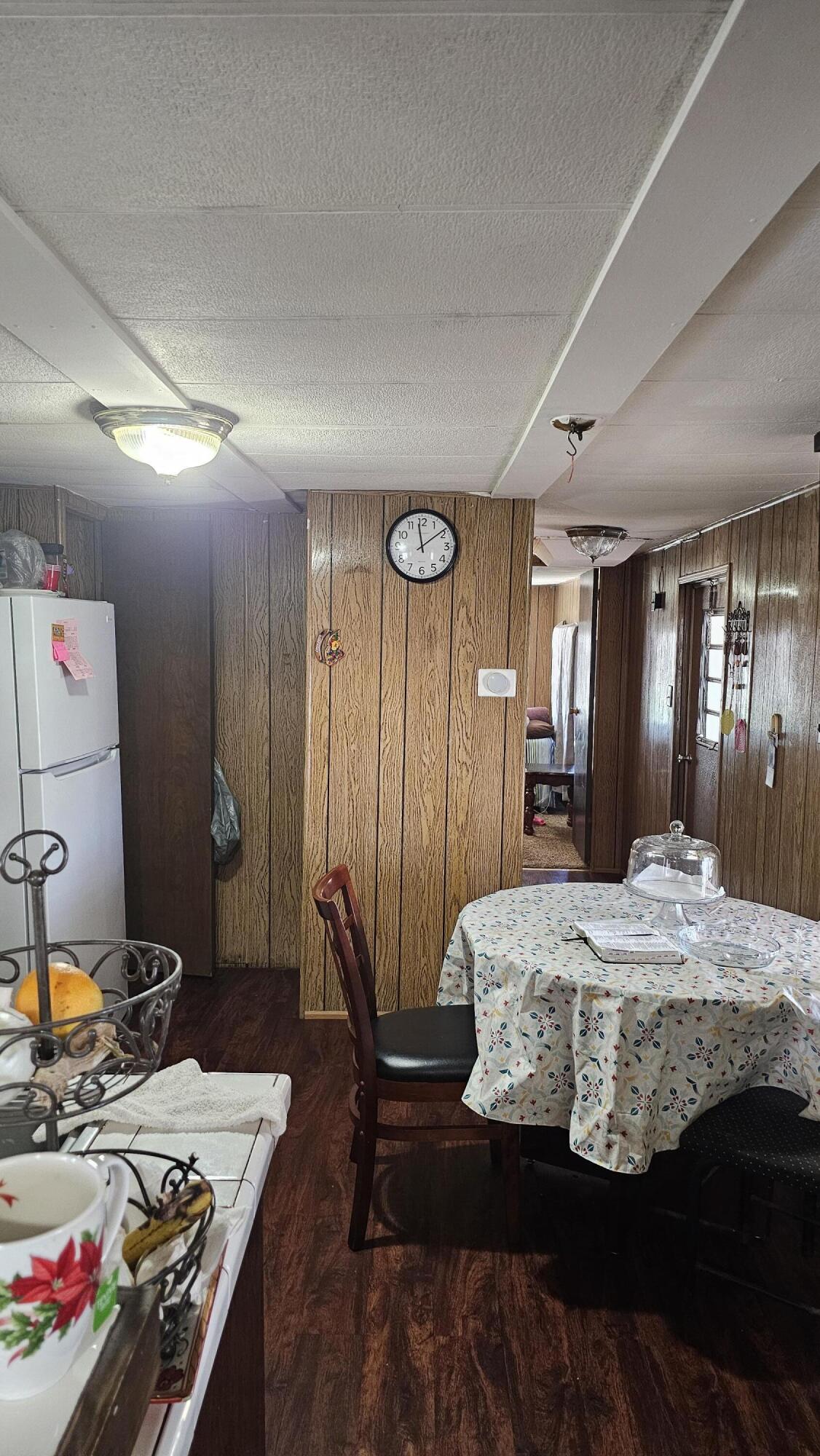 690 W Hermosa St #20, Lindsay, CA 93247