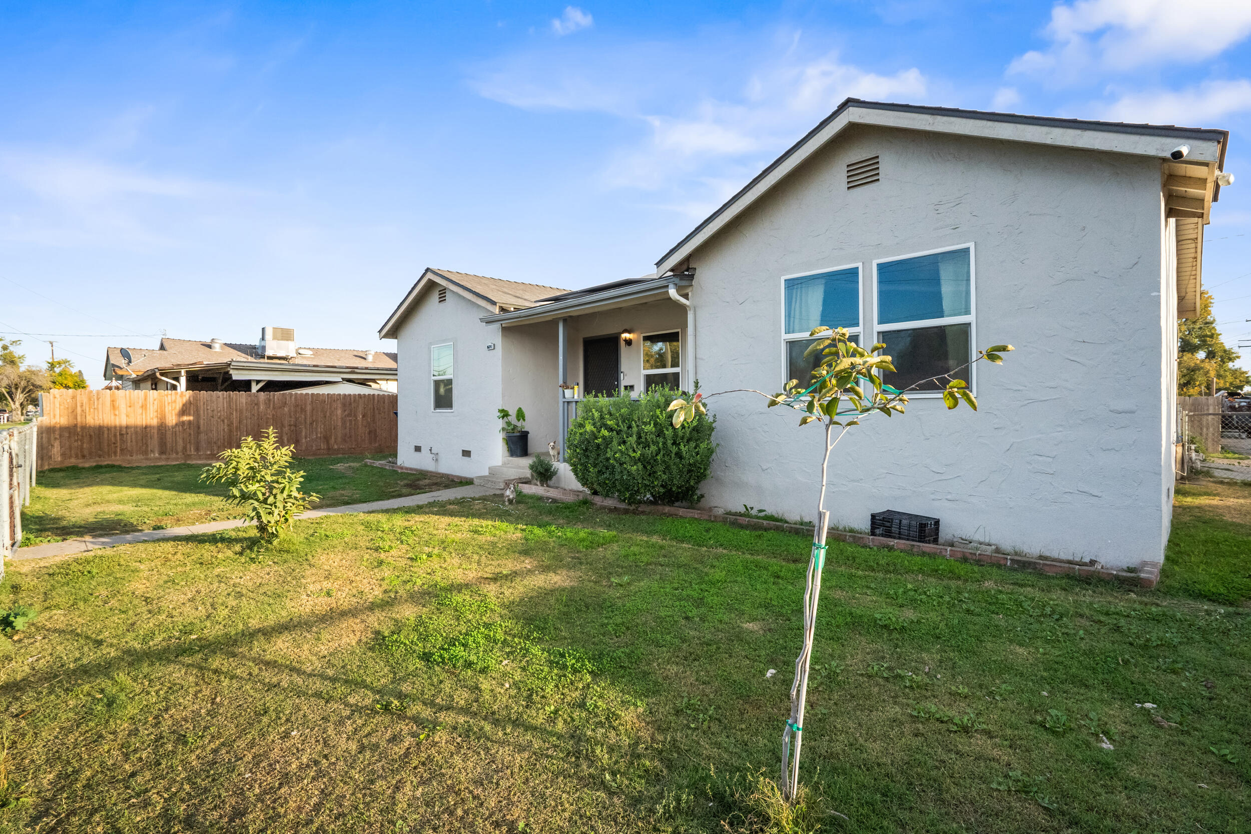 717 W Kern Ave, Tulare, CA 93274