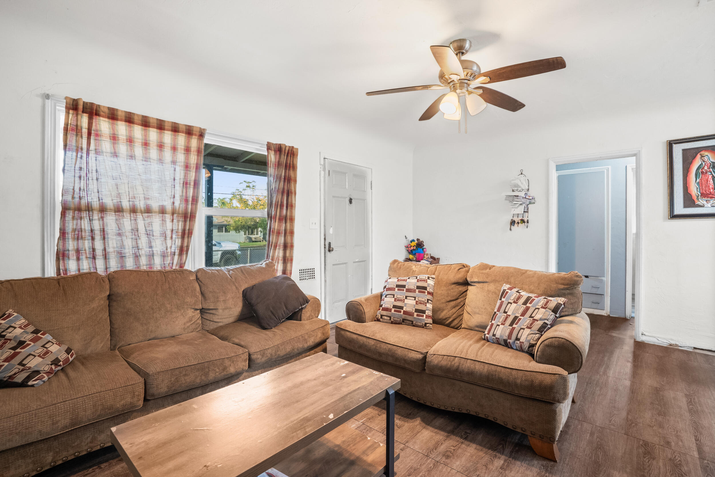 717 W Kern Ave, Tulare, CA 93274