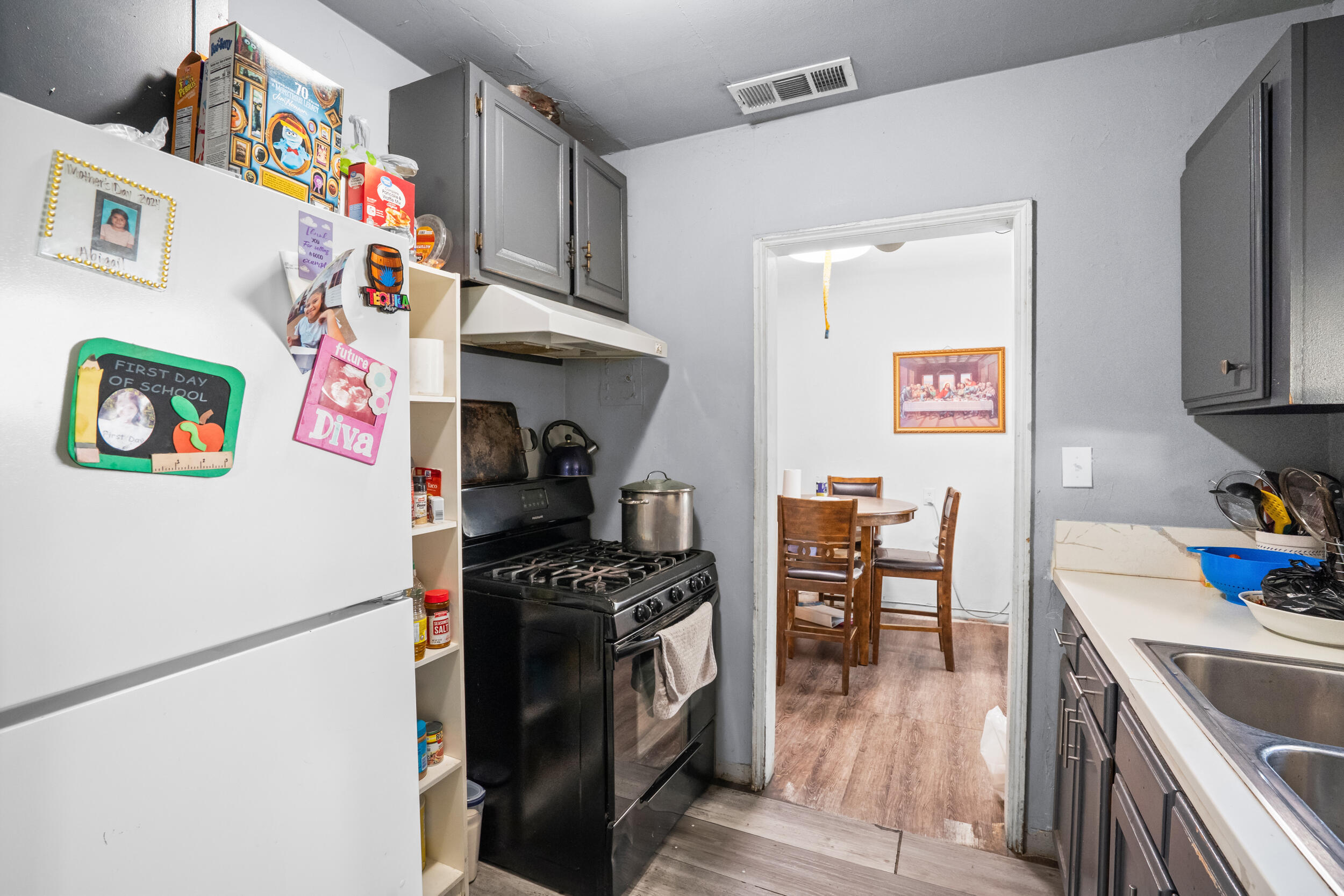 717 W Kern Ave, Tulare, CA 93274