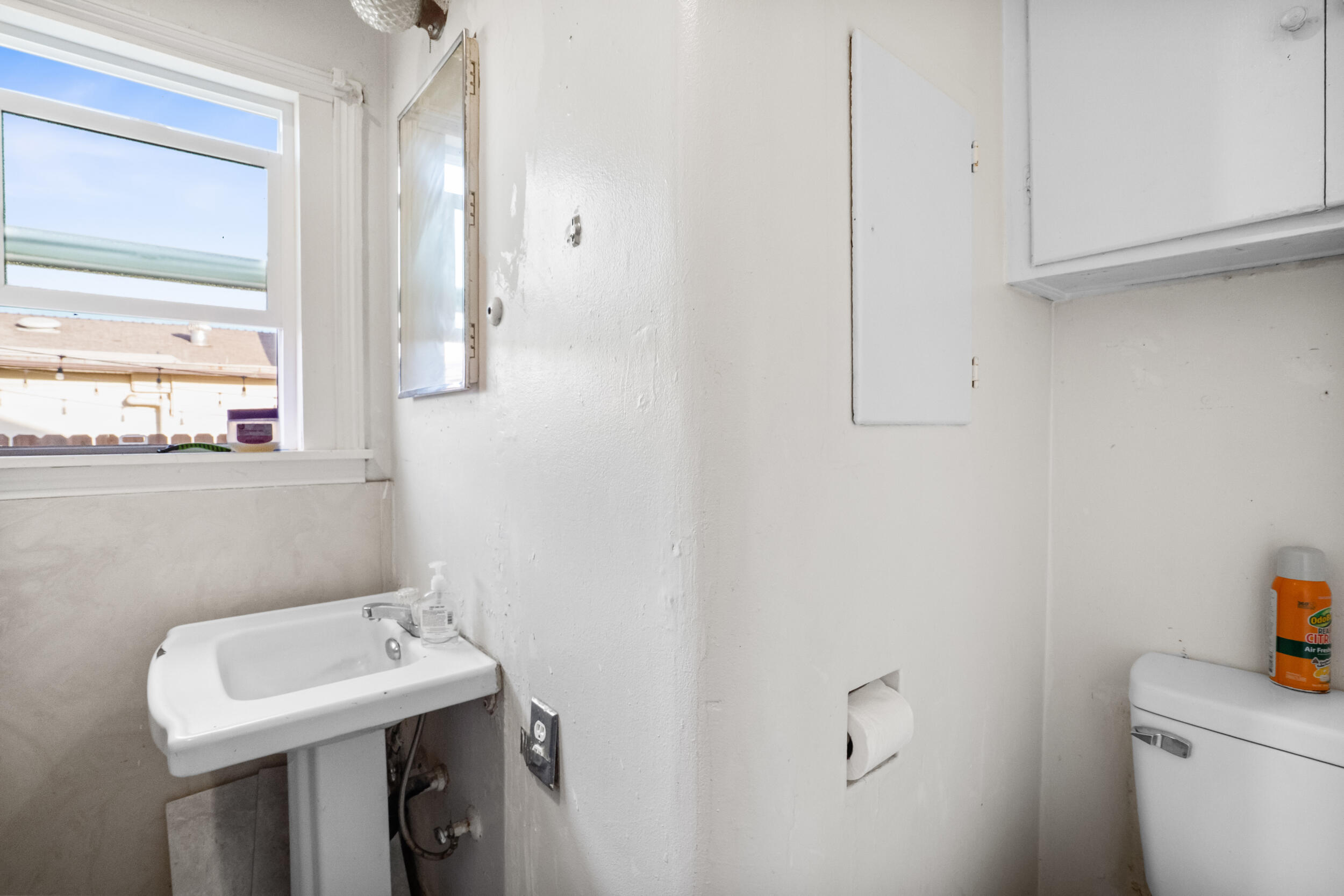 717 W Kern Ave, Tulare, CA 93274