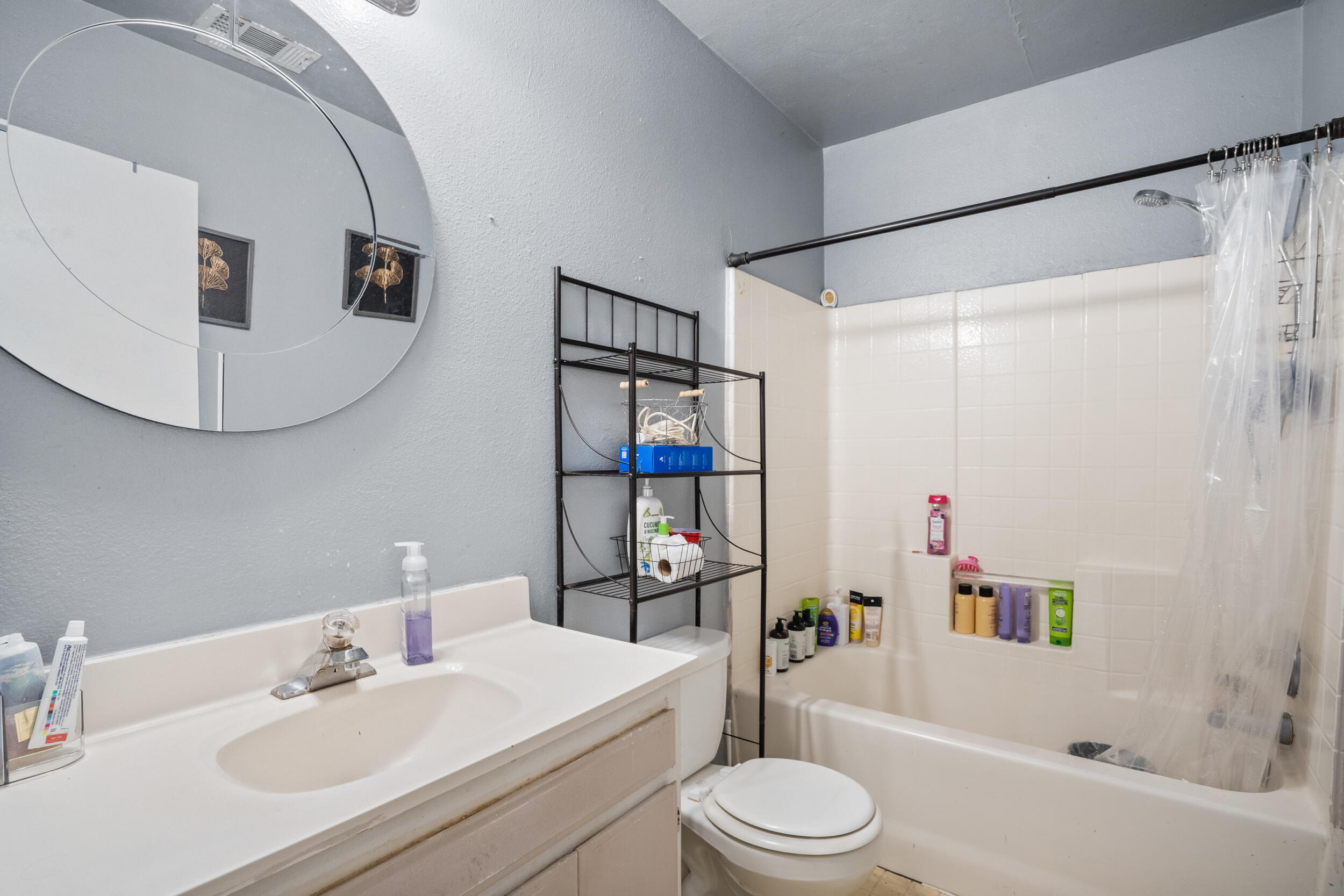 717 W Kern Ave, Tulare, CA 93274