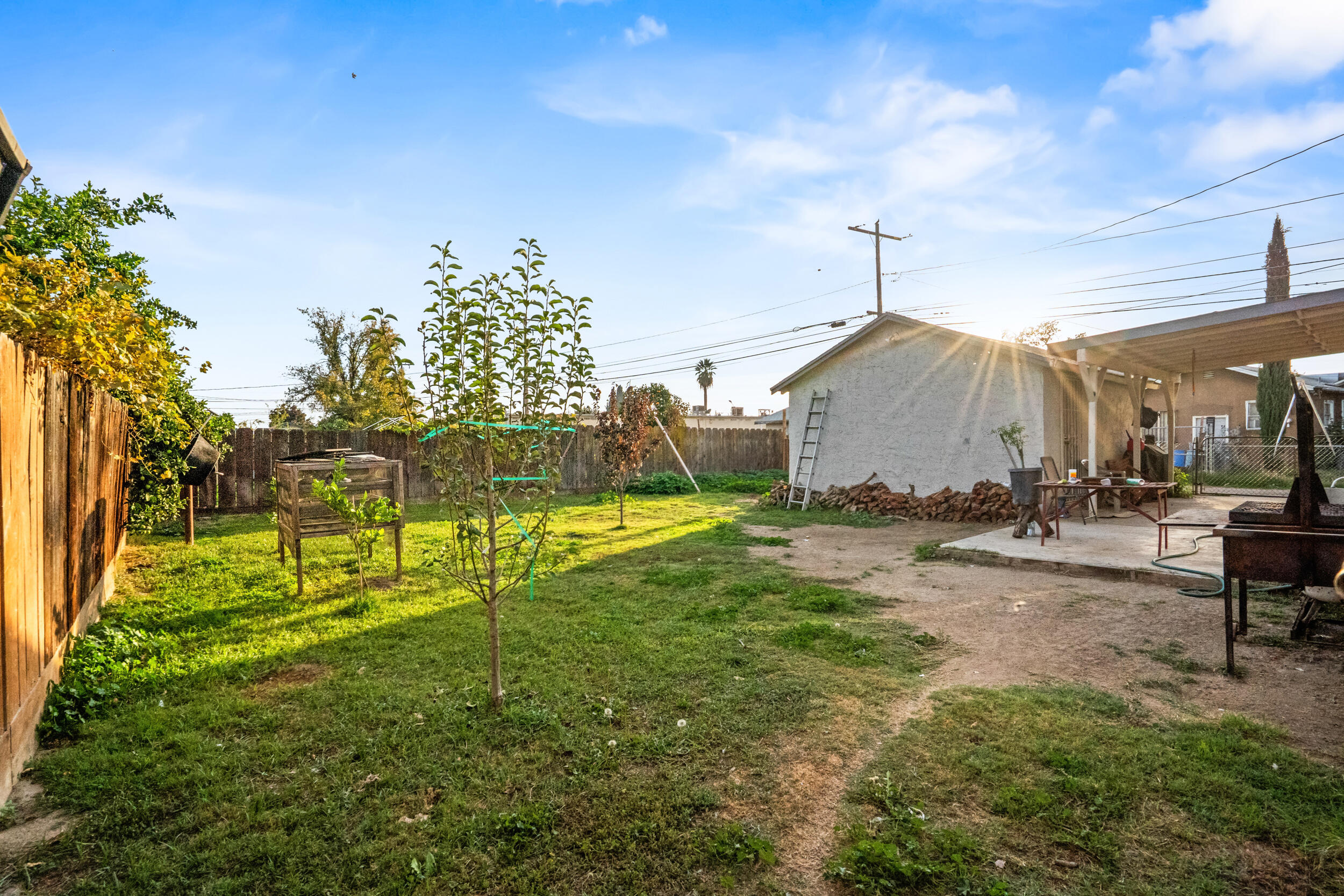 717 W Kern Ave, Tulare, CA 93274