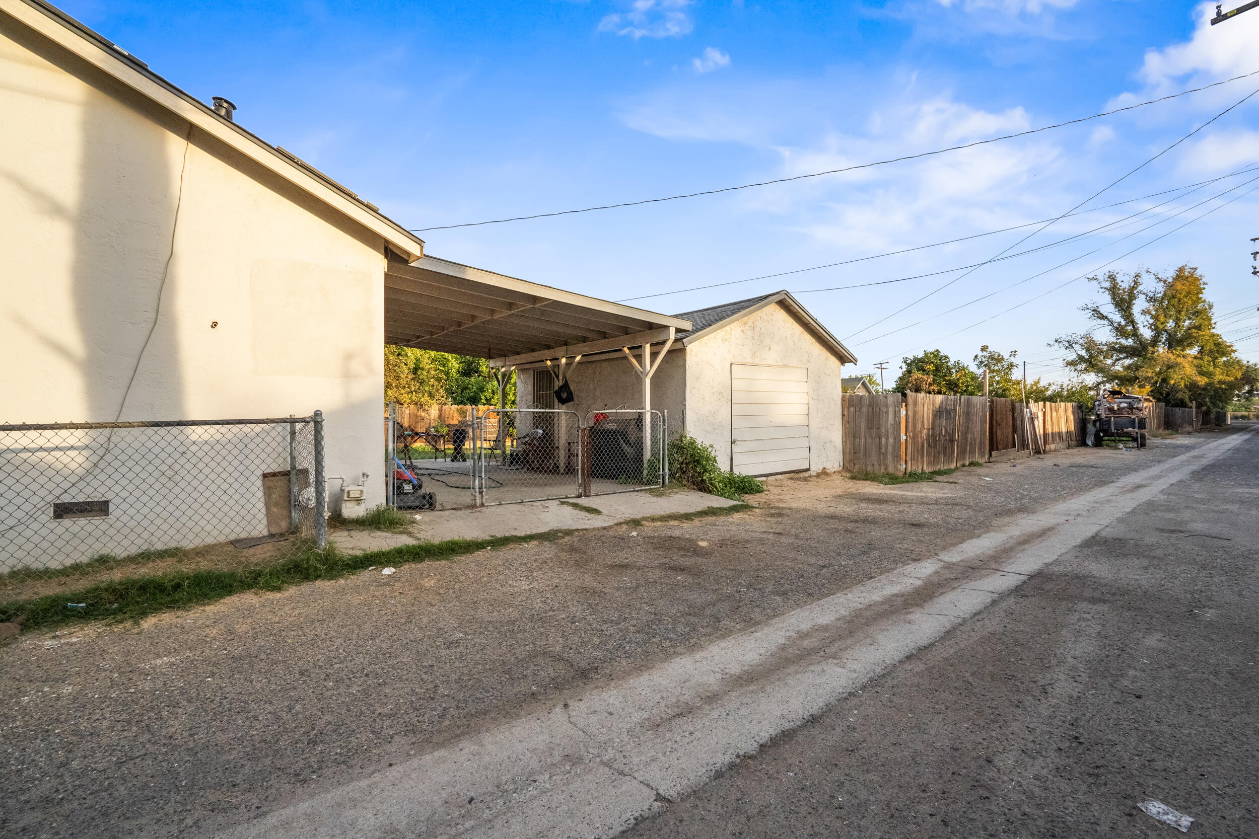 717 W Kern Ave, Tulare, CA 93274