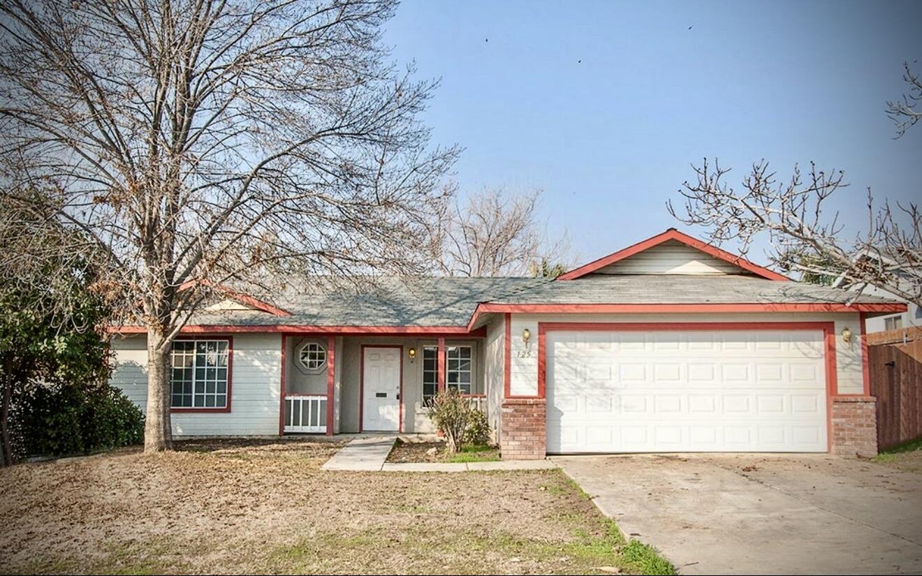 125 N Martin St, Porterville, CA 93257
