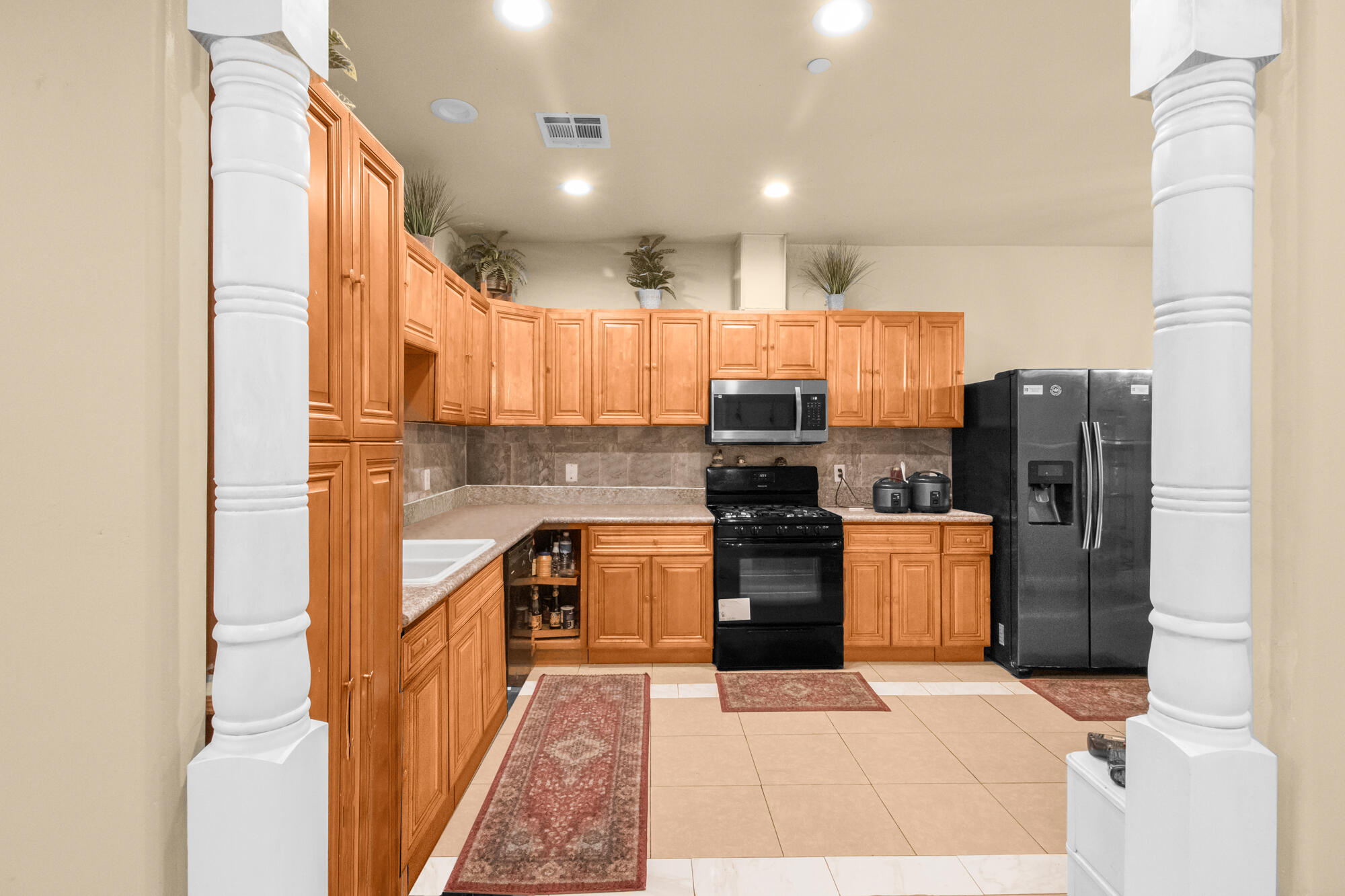 1066 W Forest Ave, Porterville, CA 93257