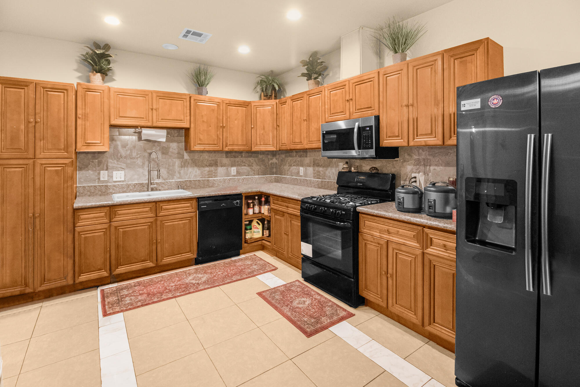 1066 W Forest Ave, Porterville, CA 93257