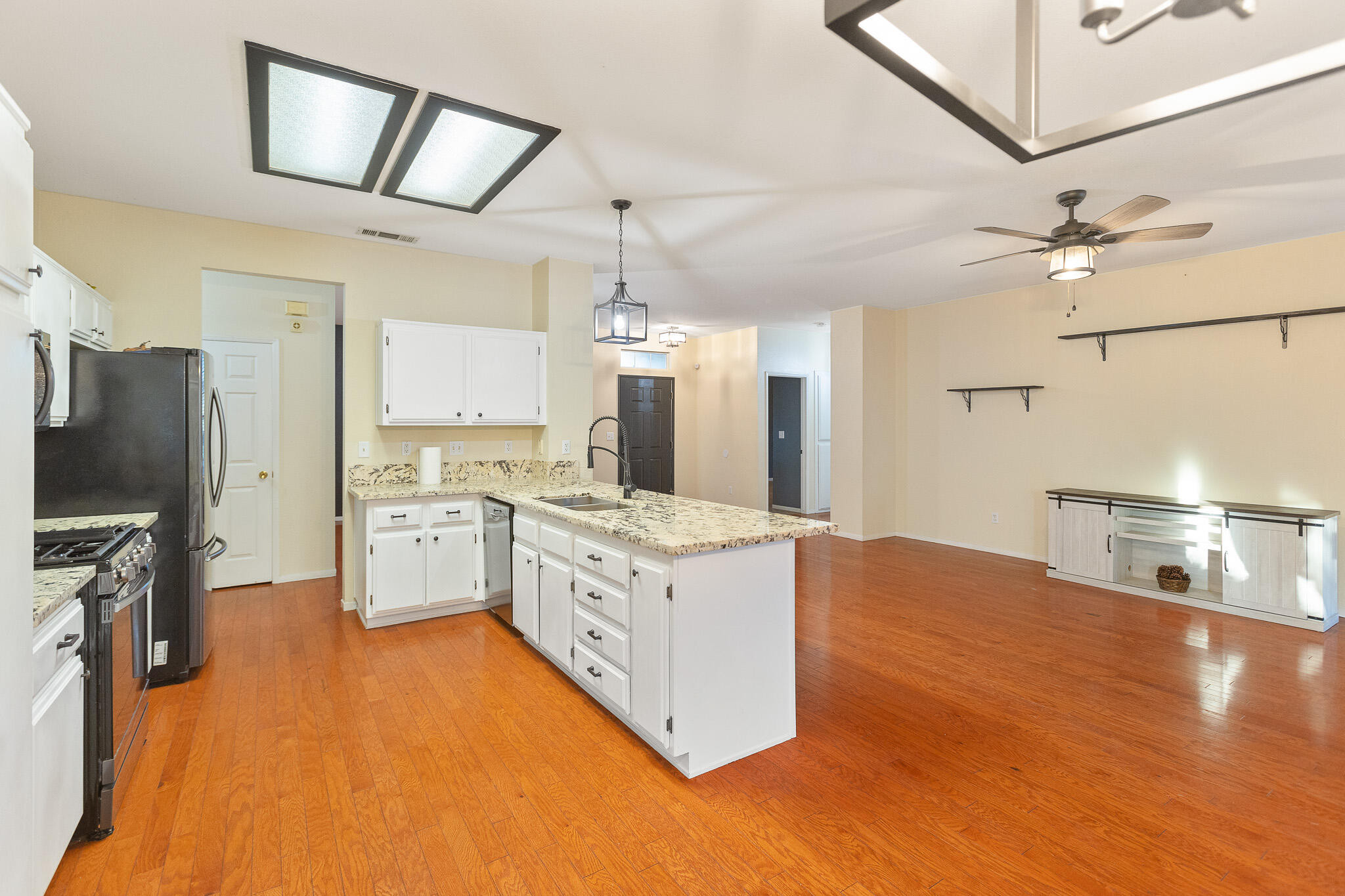 1843 Monache Ave, Porterville, CA 93257