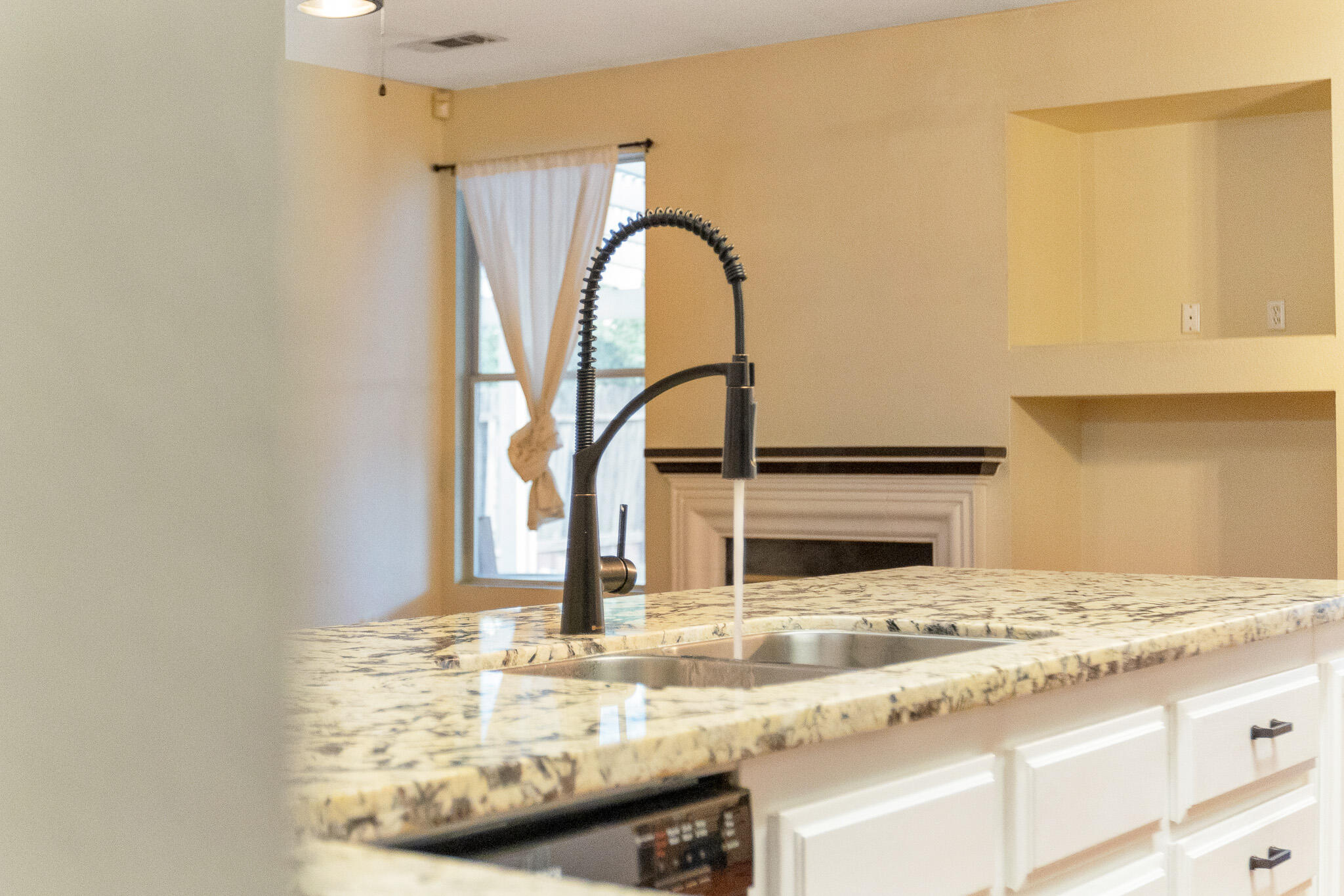 1843 Monache Ave, Porterville, CA 93257