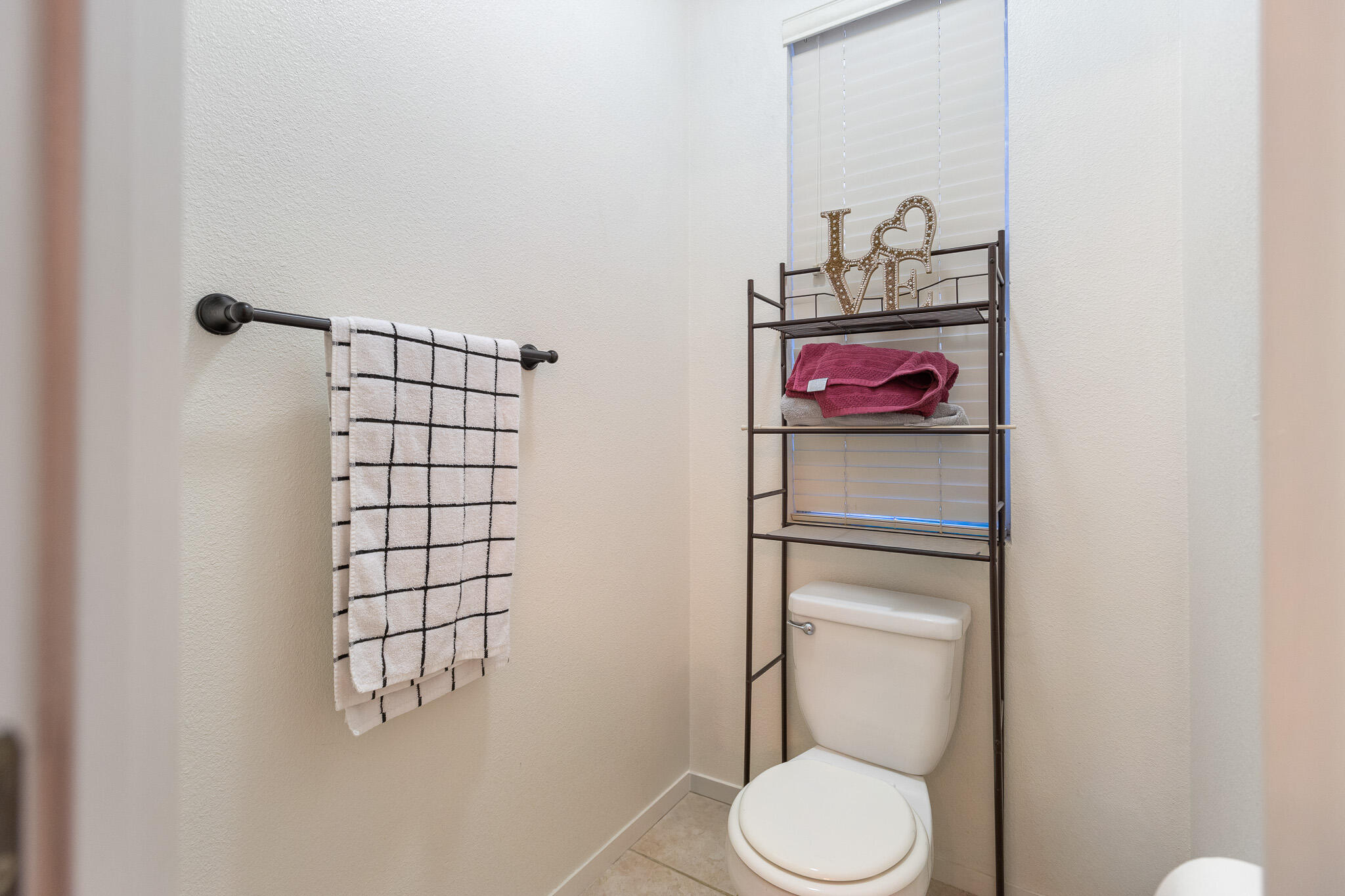 1843 Monache Ave, Porterville, CA 93257