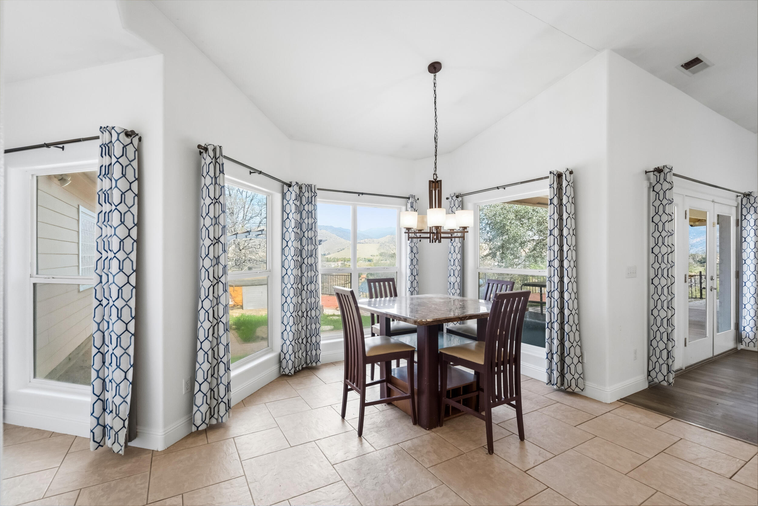 32394 Pinto Dr, Springville, CA 93265