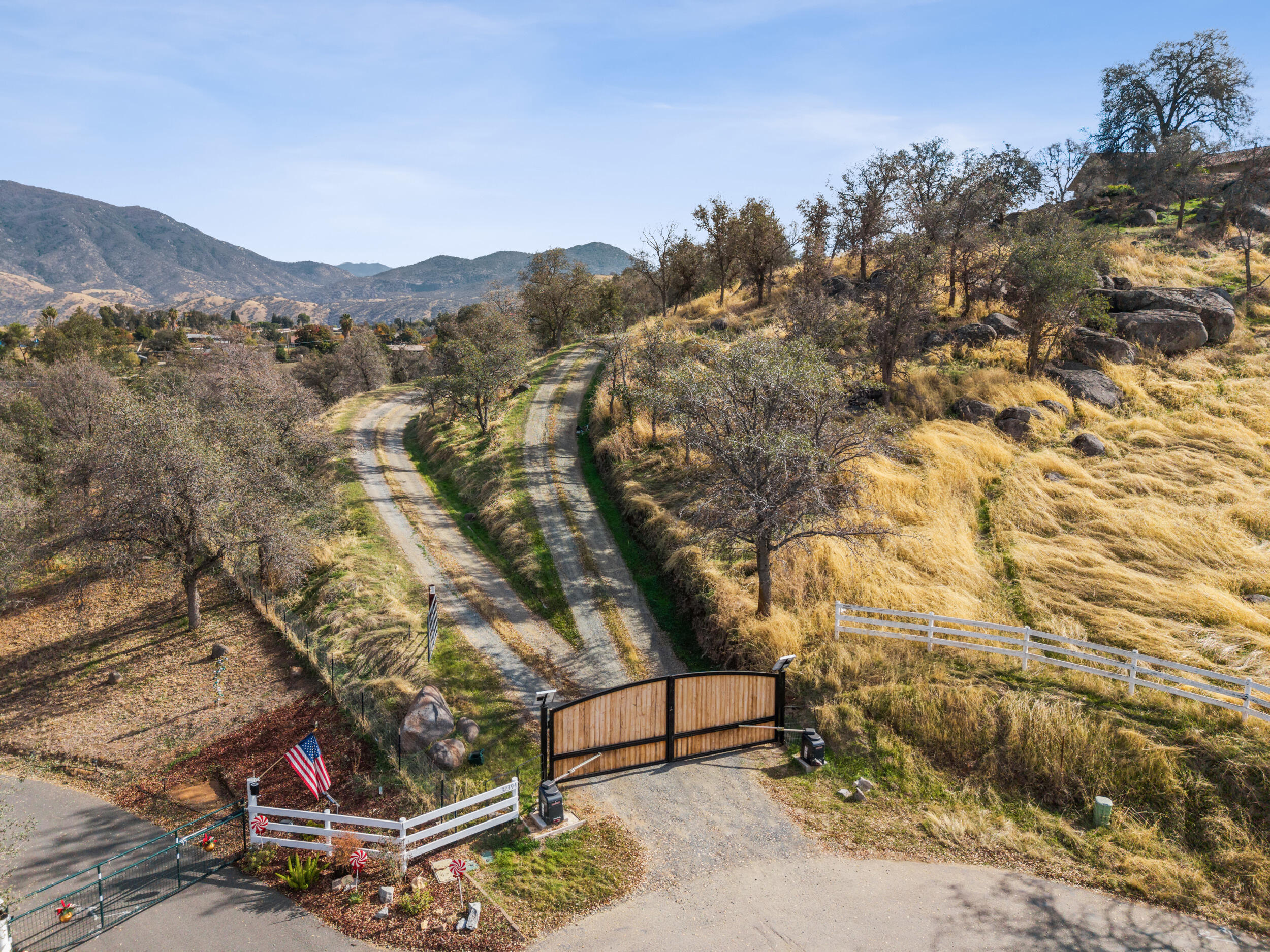 32394 Pinto Dr, Springville, CA 93265