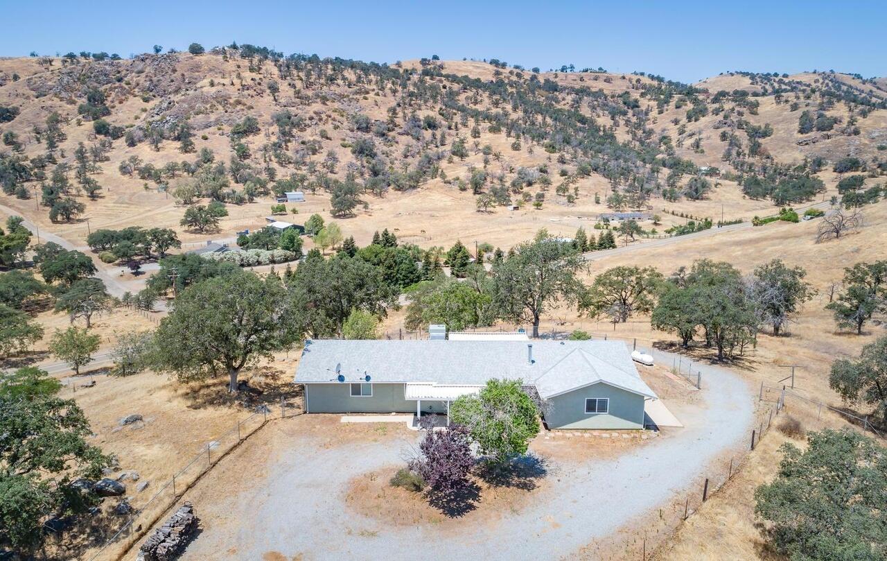 35312 George Smith Rd, Yokuts Valley, CA 93675