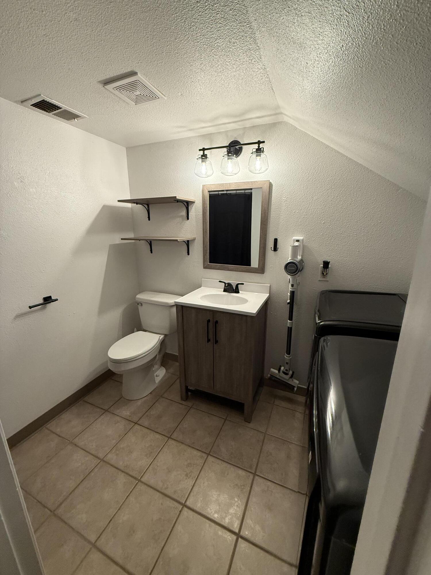 341 N Capitola Ct #3, Porterville, CA 93257