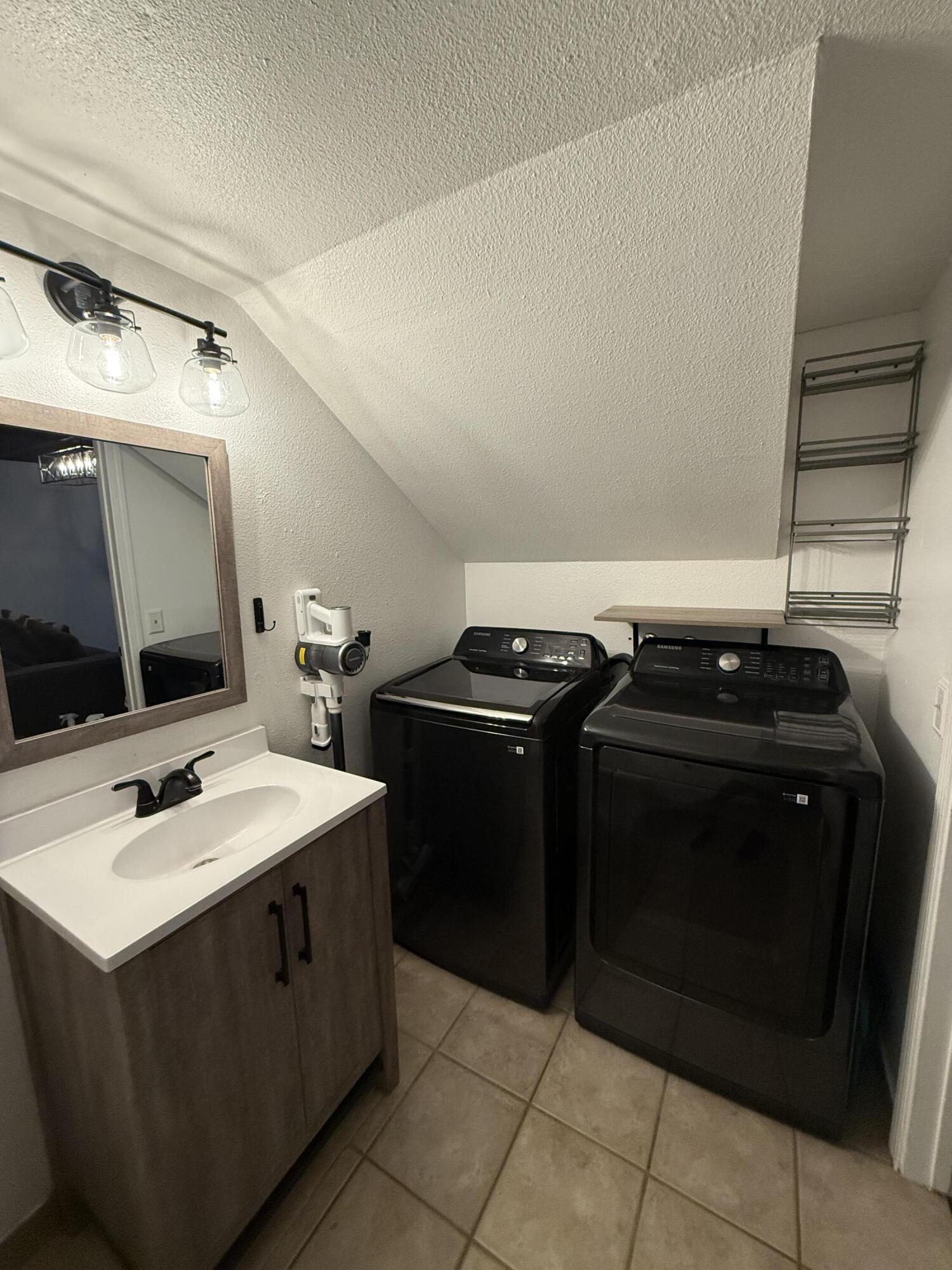 341 N Capitola Ct #3, Porterville, CA 93257