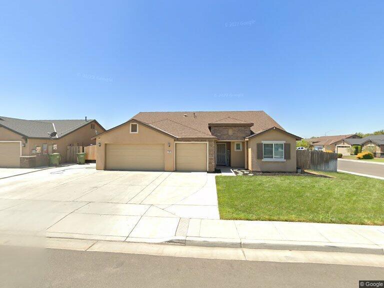 755 Lilac Ln, Dinuba, CA 93618