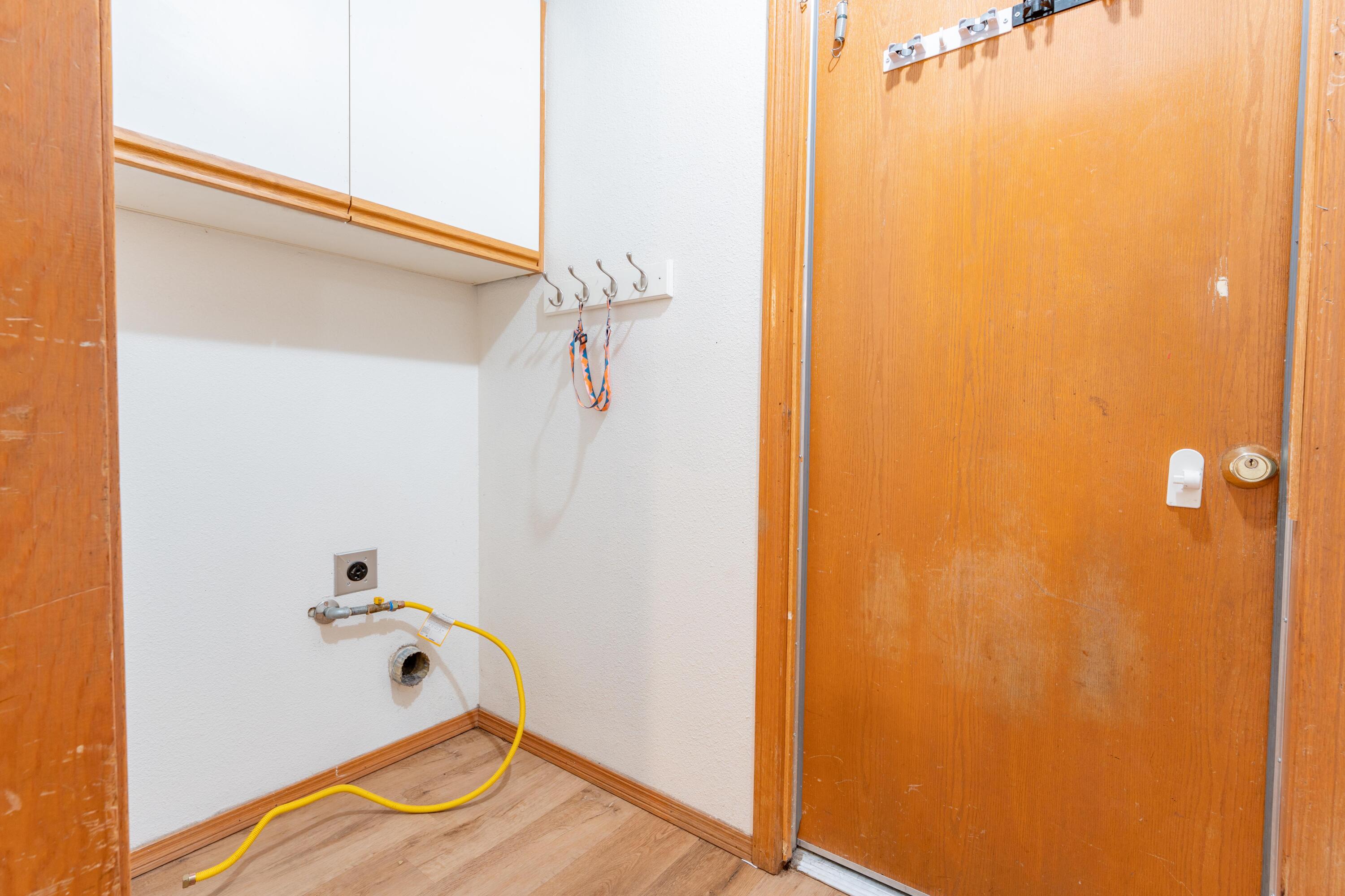 465 W Fargo Ave, Hanford, CA 93230