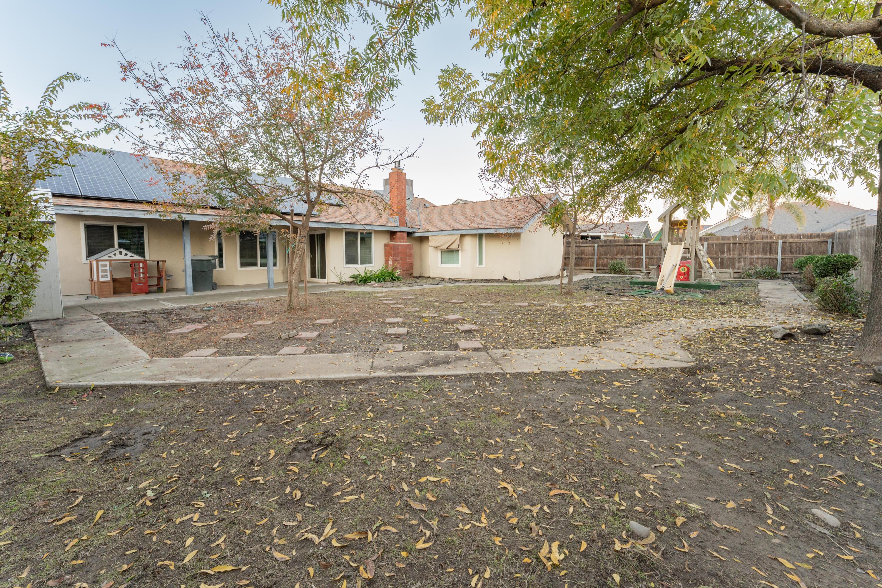 465 W Fargo Ave, Hanford, CA 93230