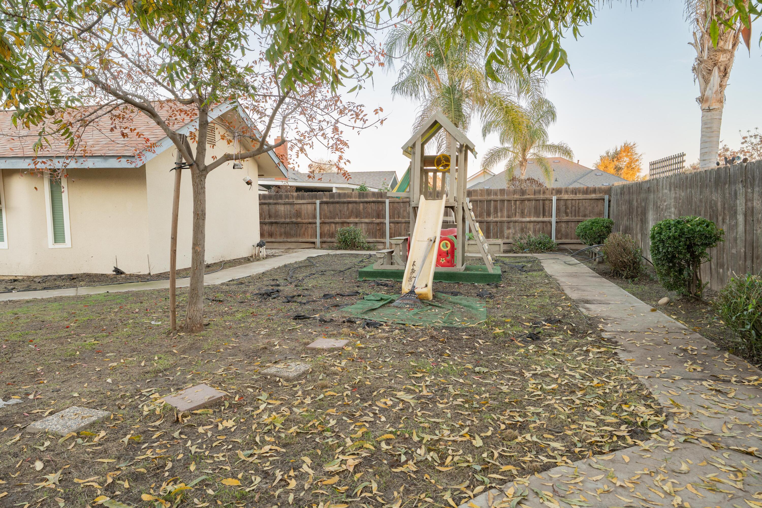 465 W Fargo Ave, Hanford, CA 93230