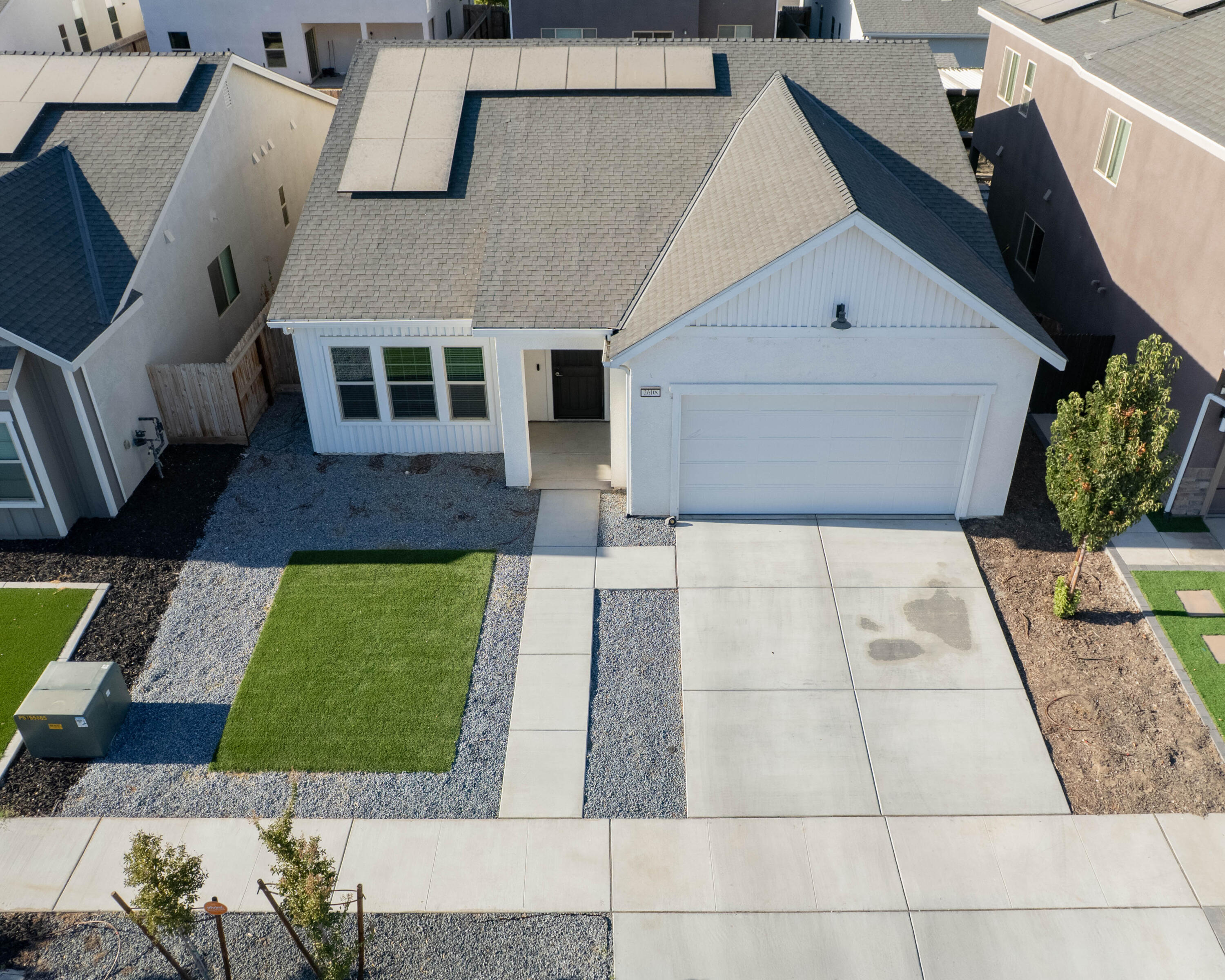 2608 W Heather Ln, Hanford, CA 93230