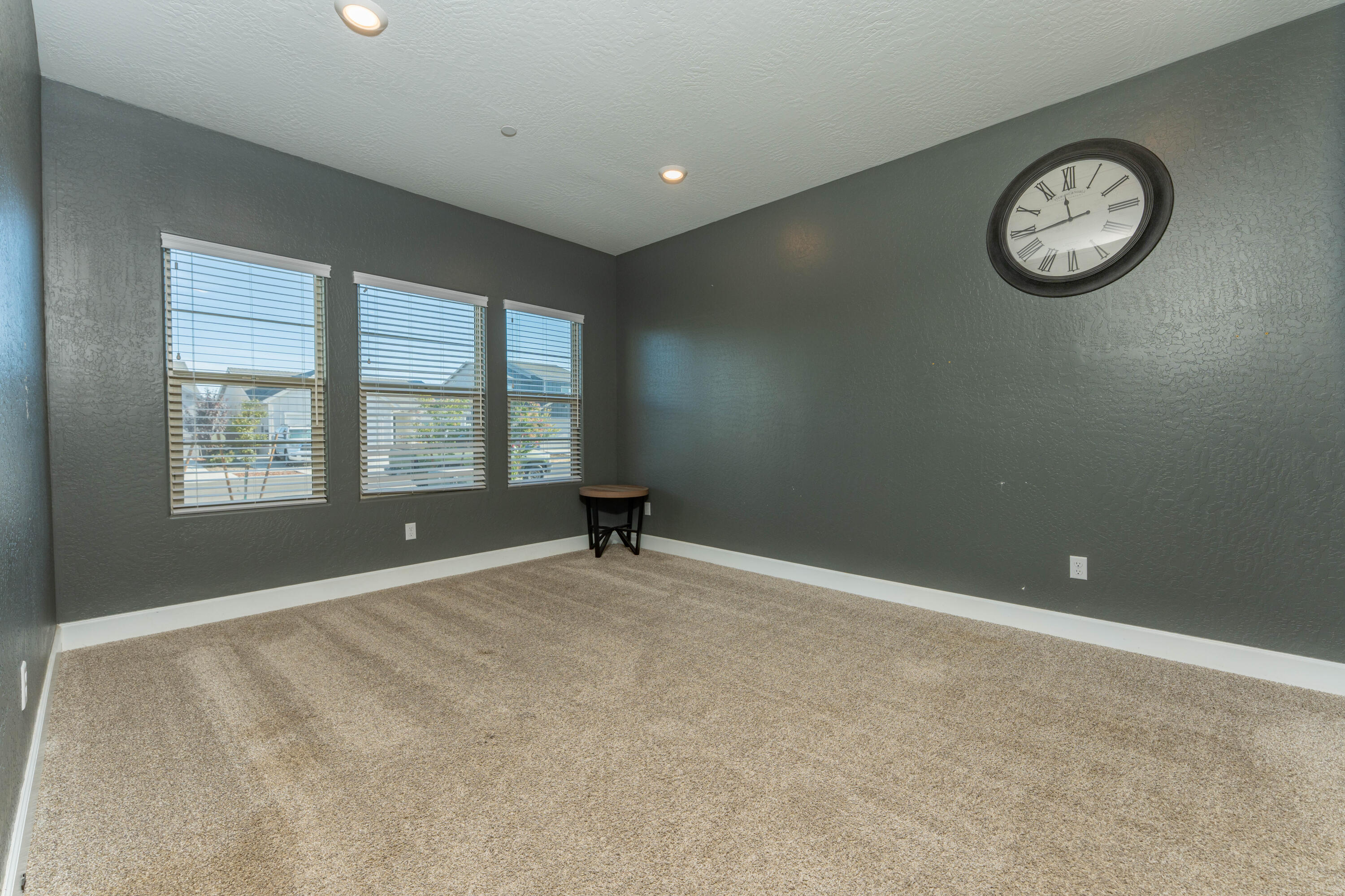 2608 W Heather Ln, Hanford, CA 93230