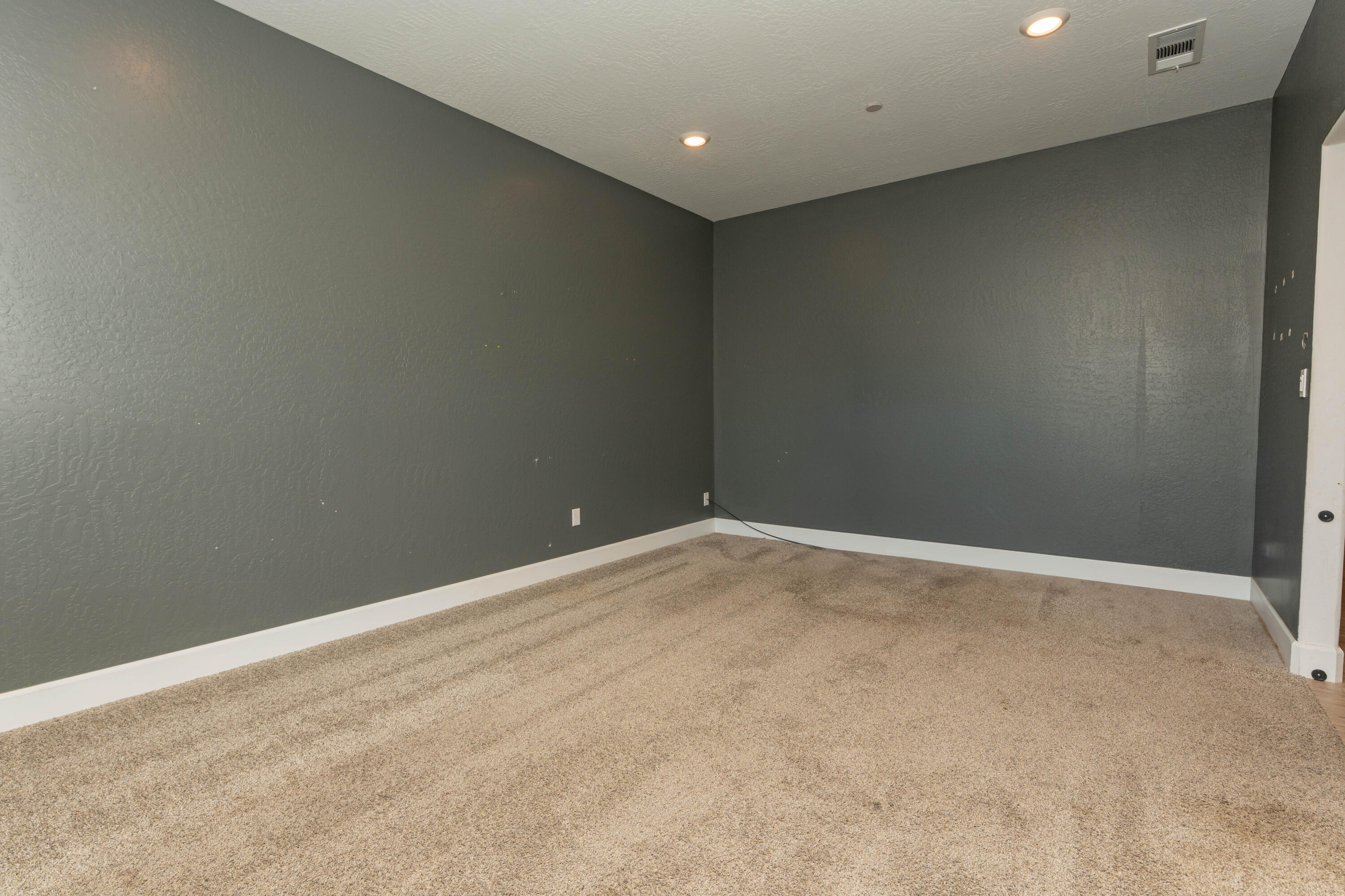 2608 W Heather Ln, Hanford, CA 93230