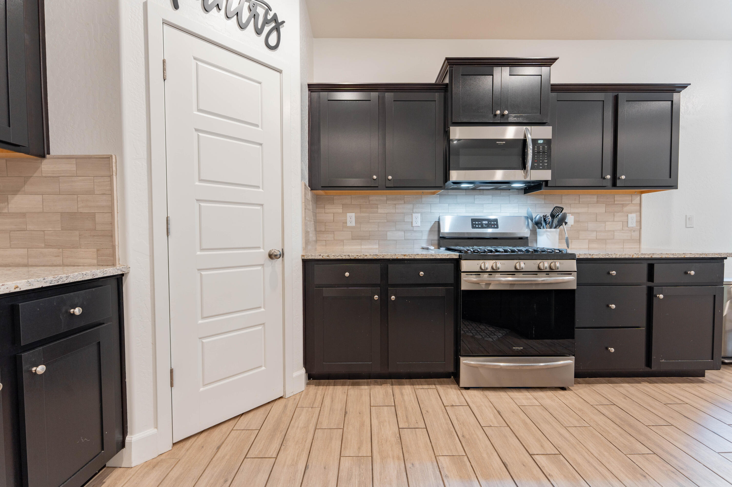 2608 W Heather Ln, Hanford, CA 93230