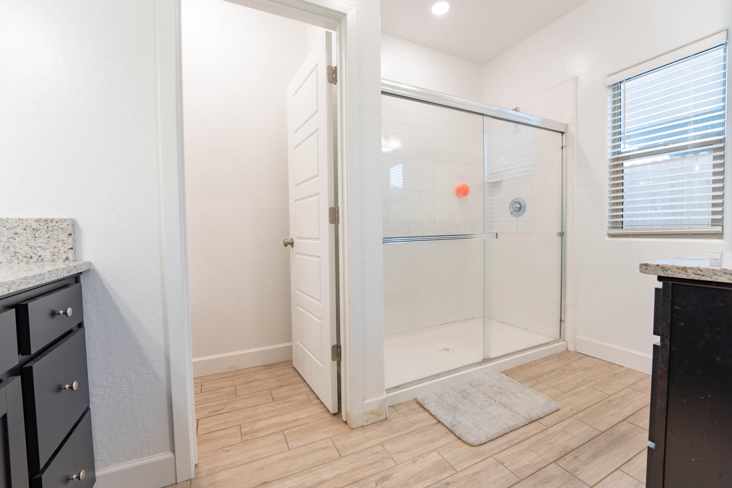 2608 W Heather Ln, Hanford, CA 93230