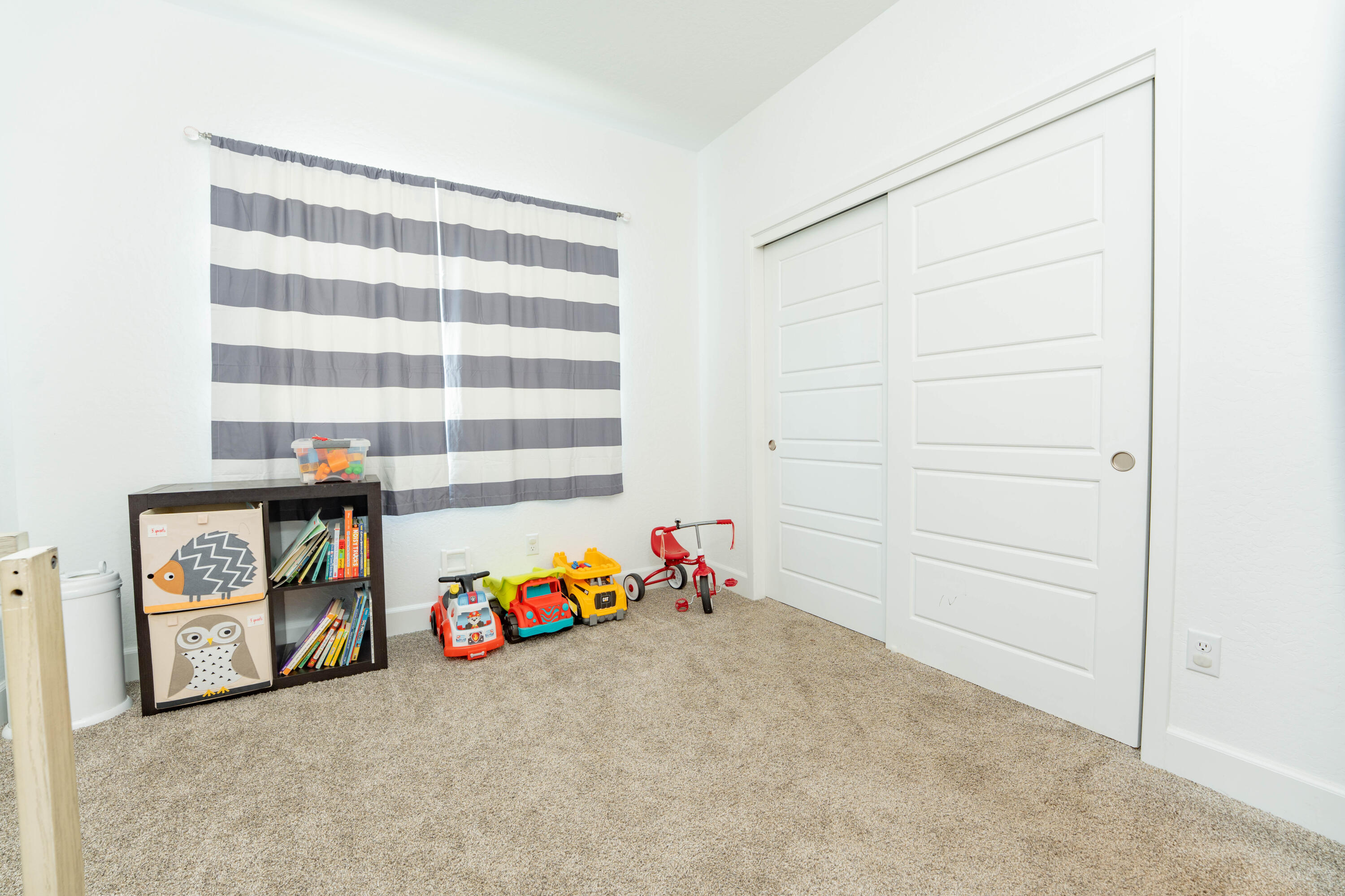 2608 W Heather Ln, Hanford, CA 93230