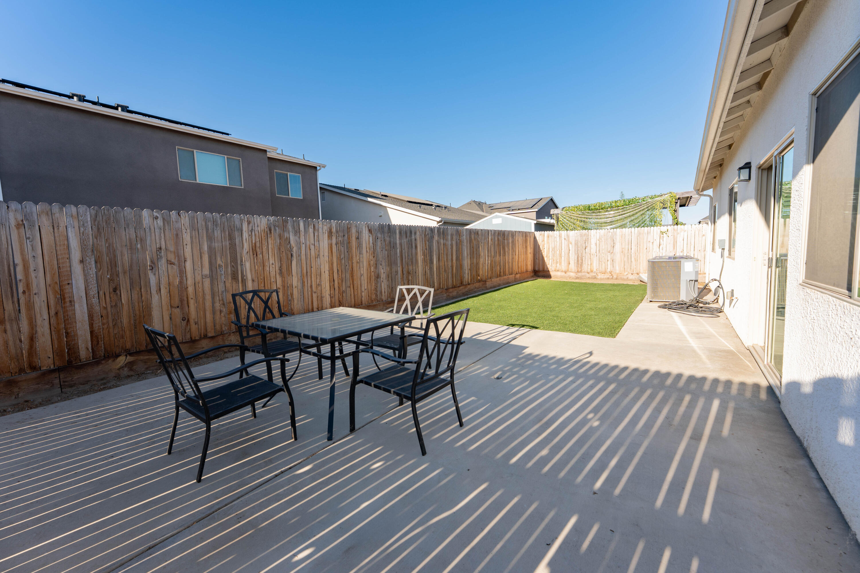 2608 W Heather Ln, Hanford, CA 93230