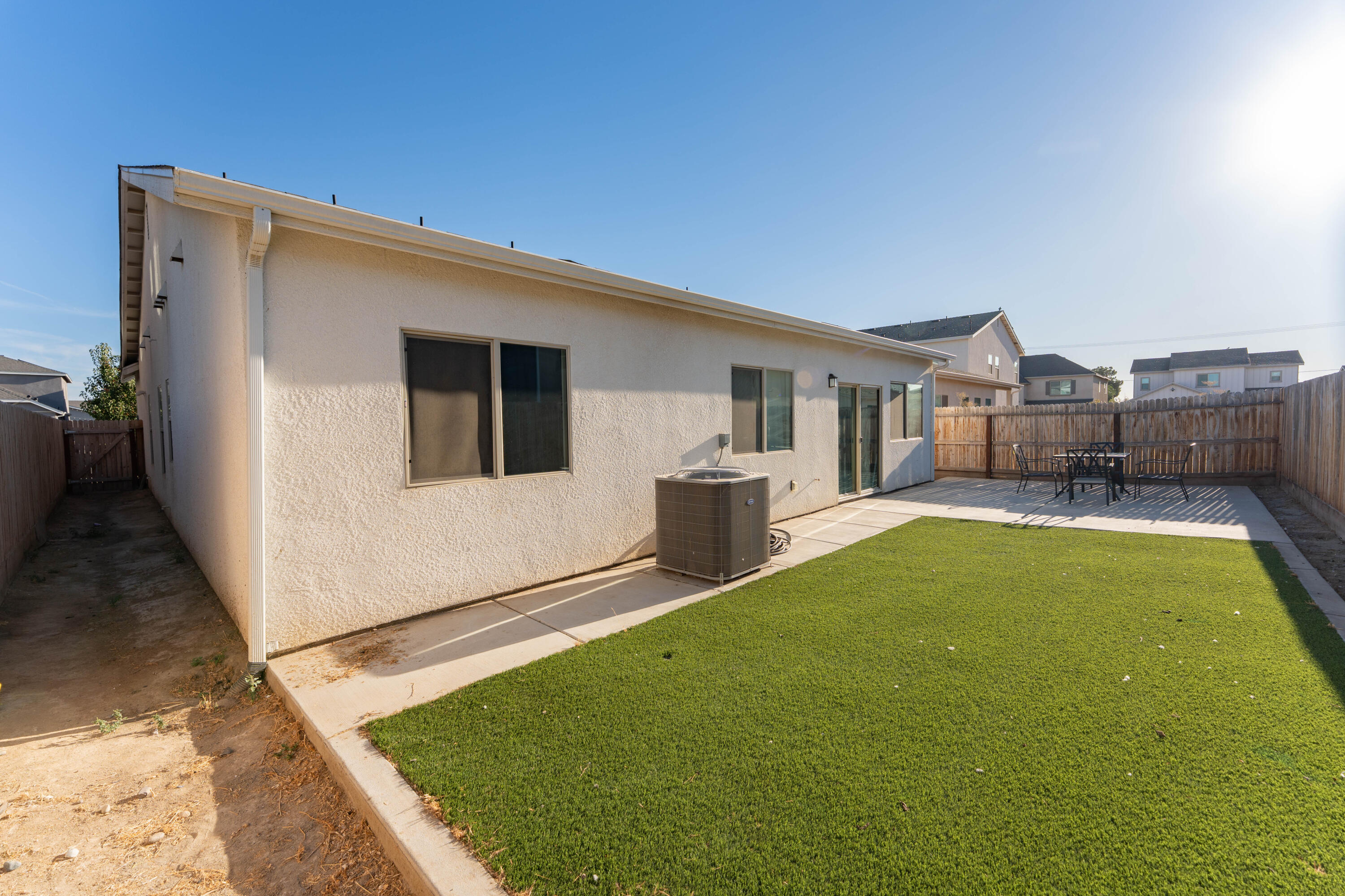 2608 W Heather Ln, Hanford, CA 93230