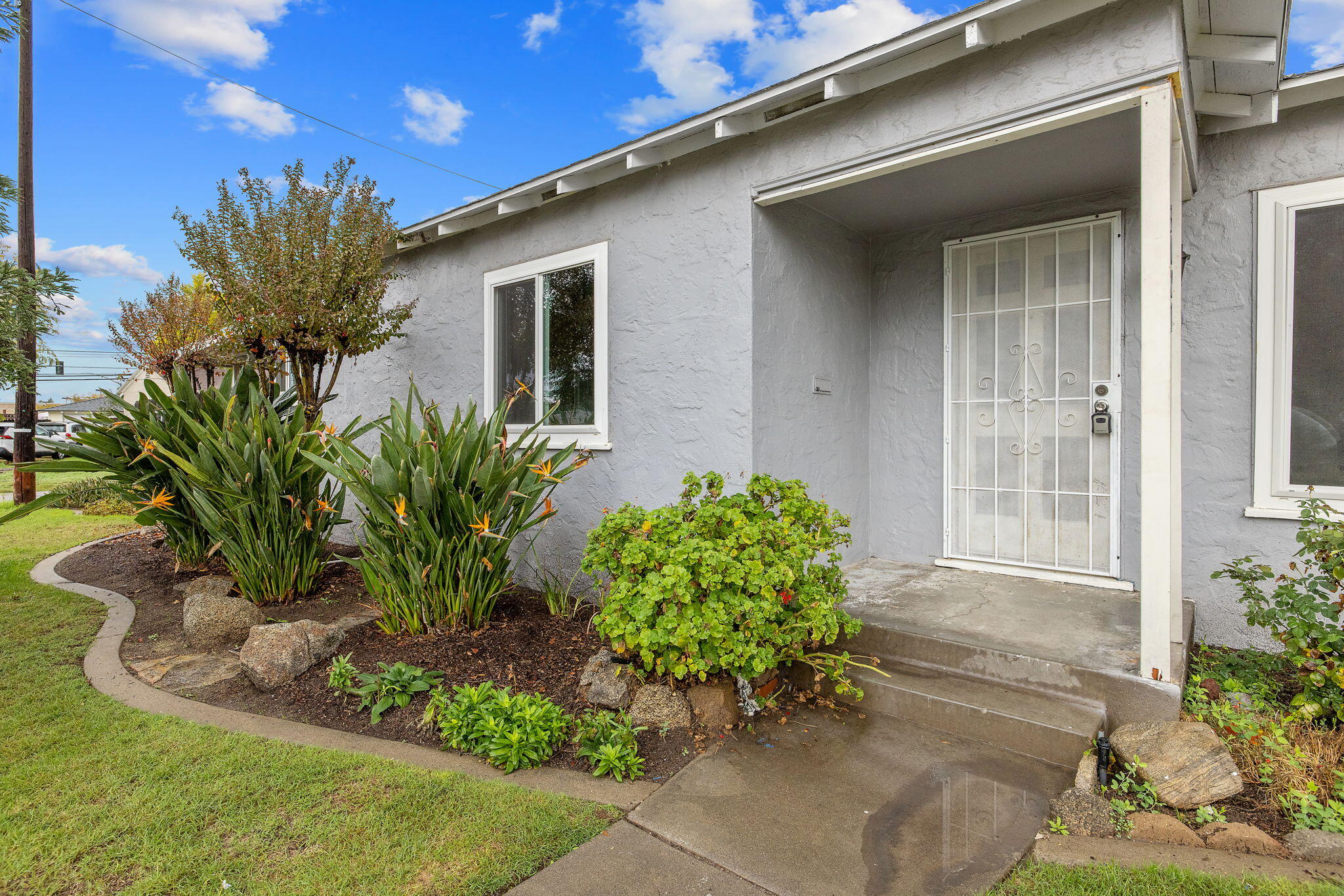 3021 E Simpson Ave, Fresno, CA 93703