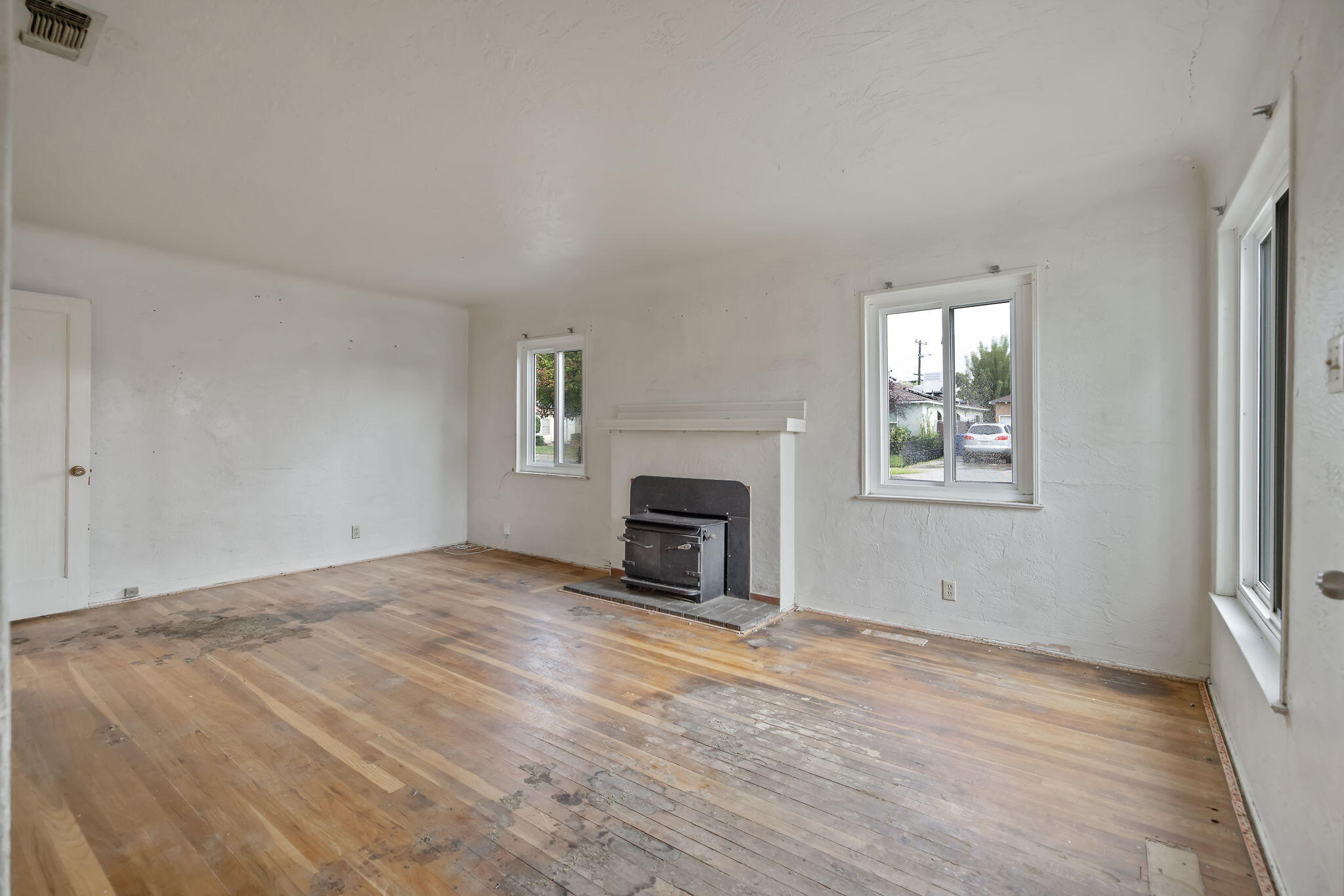 3021 E Simpson Ave, Fresno, CA 93703