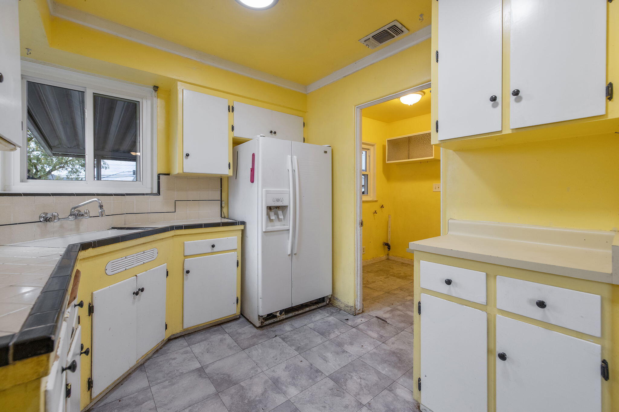 3021 E Simpson Ave, Fresno, CA 93703