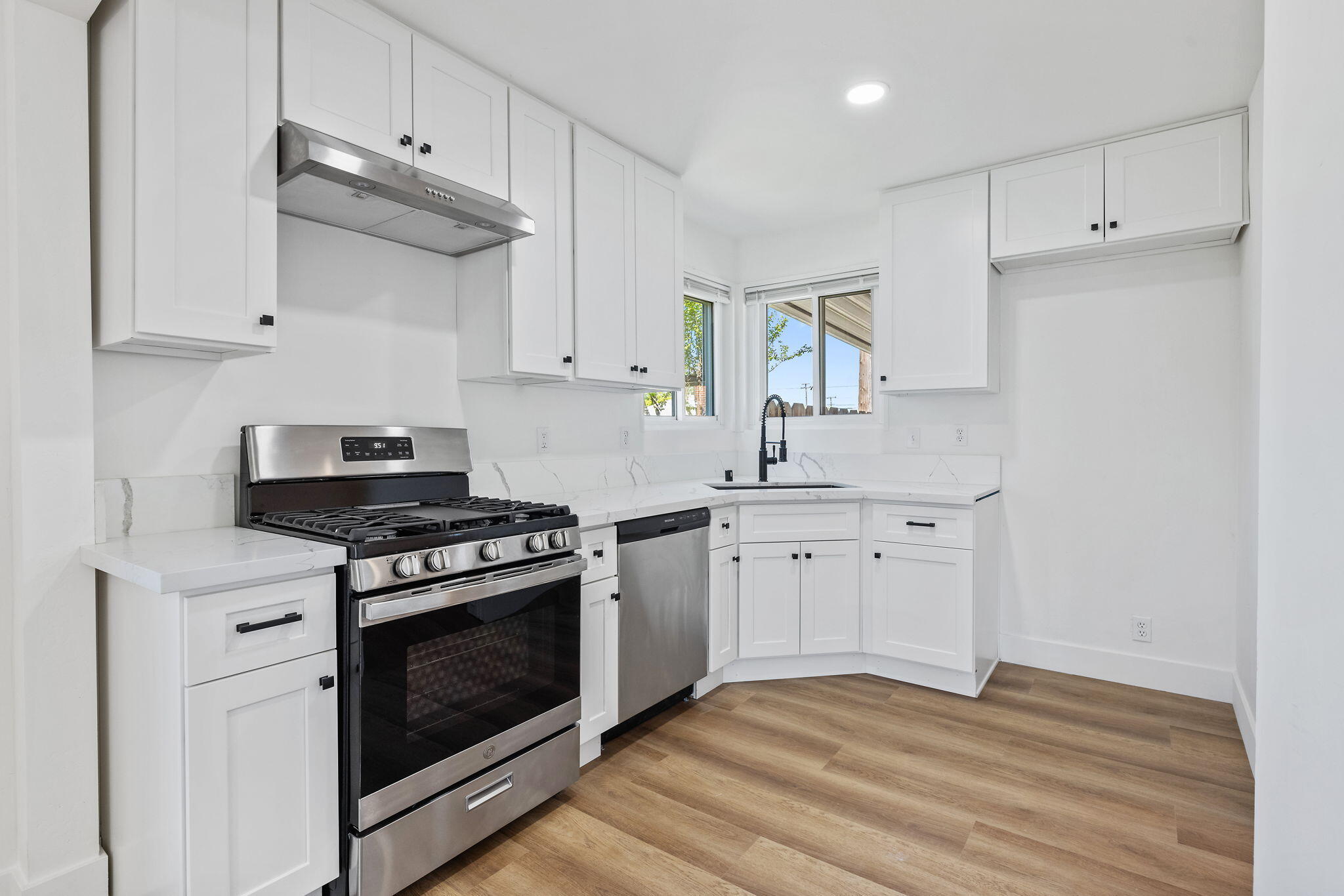 3021 E Simpson Ave, Fresno, CA 93703