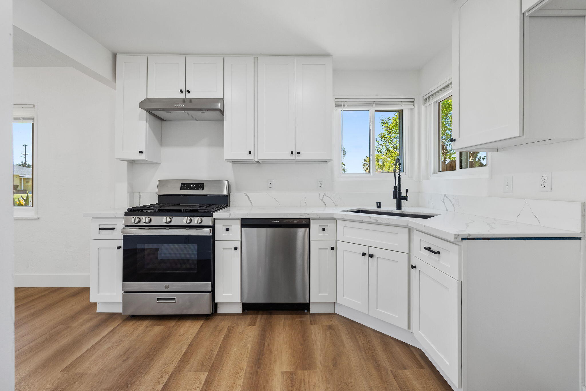 3021 E Simpson Ave, Fresno, CA 93703