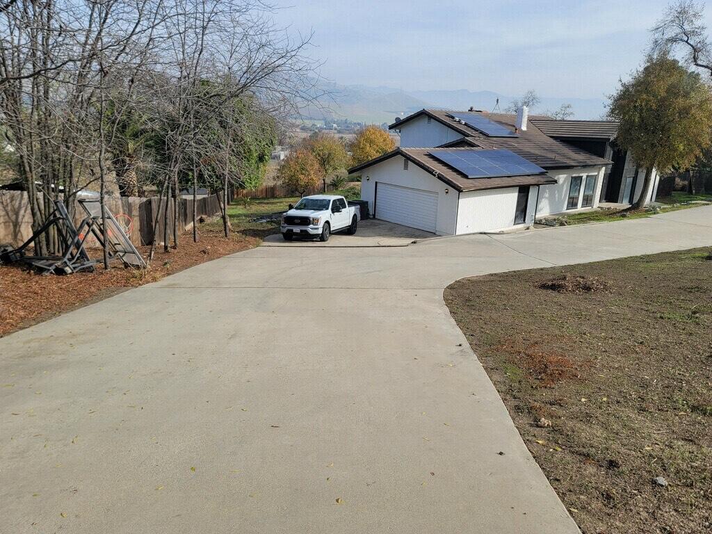 1112 N Scenic Dr, Porterville, CA 93257