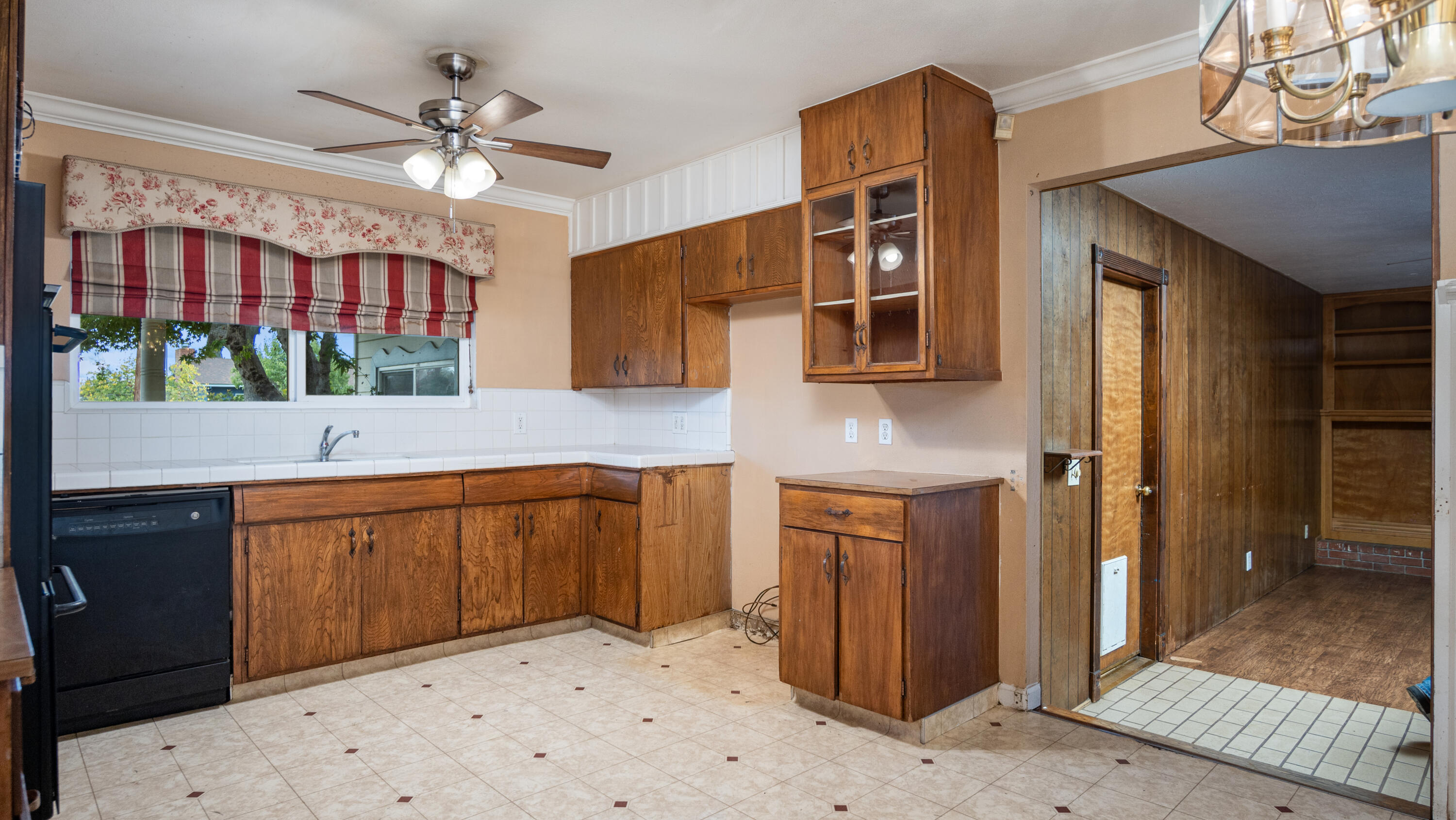 1704 W Morton Ave, Porterville, CA 93257