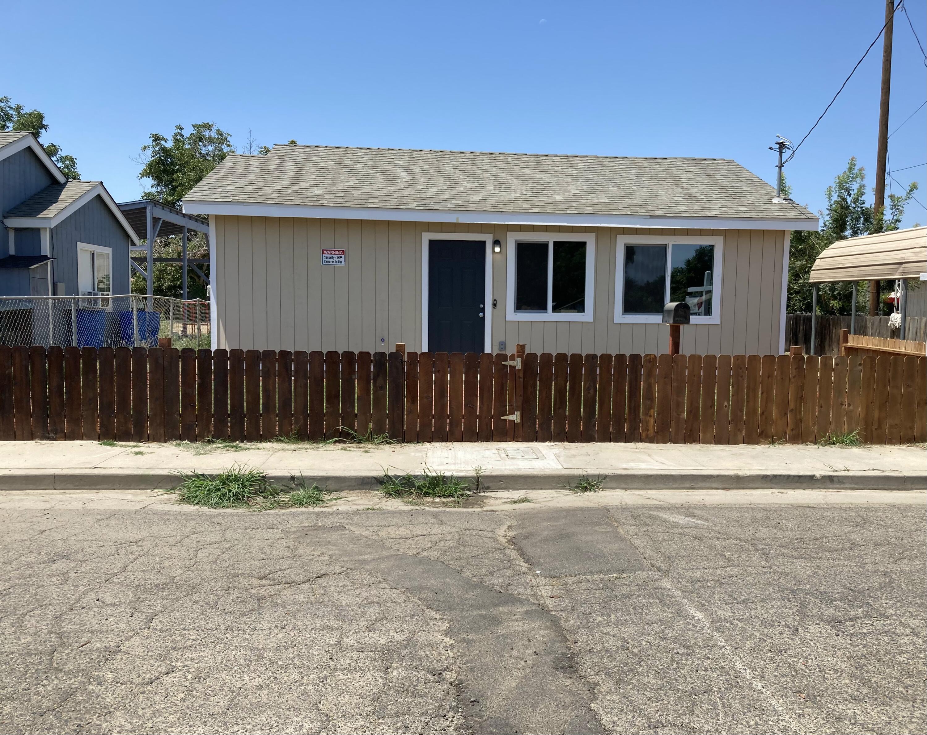 209 S Magnolia Ave Ave, Farmersville, CA 93223