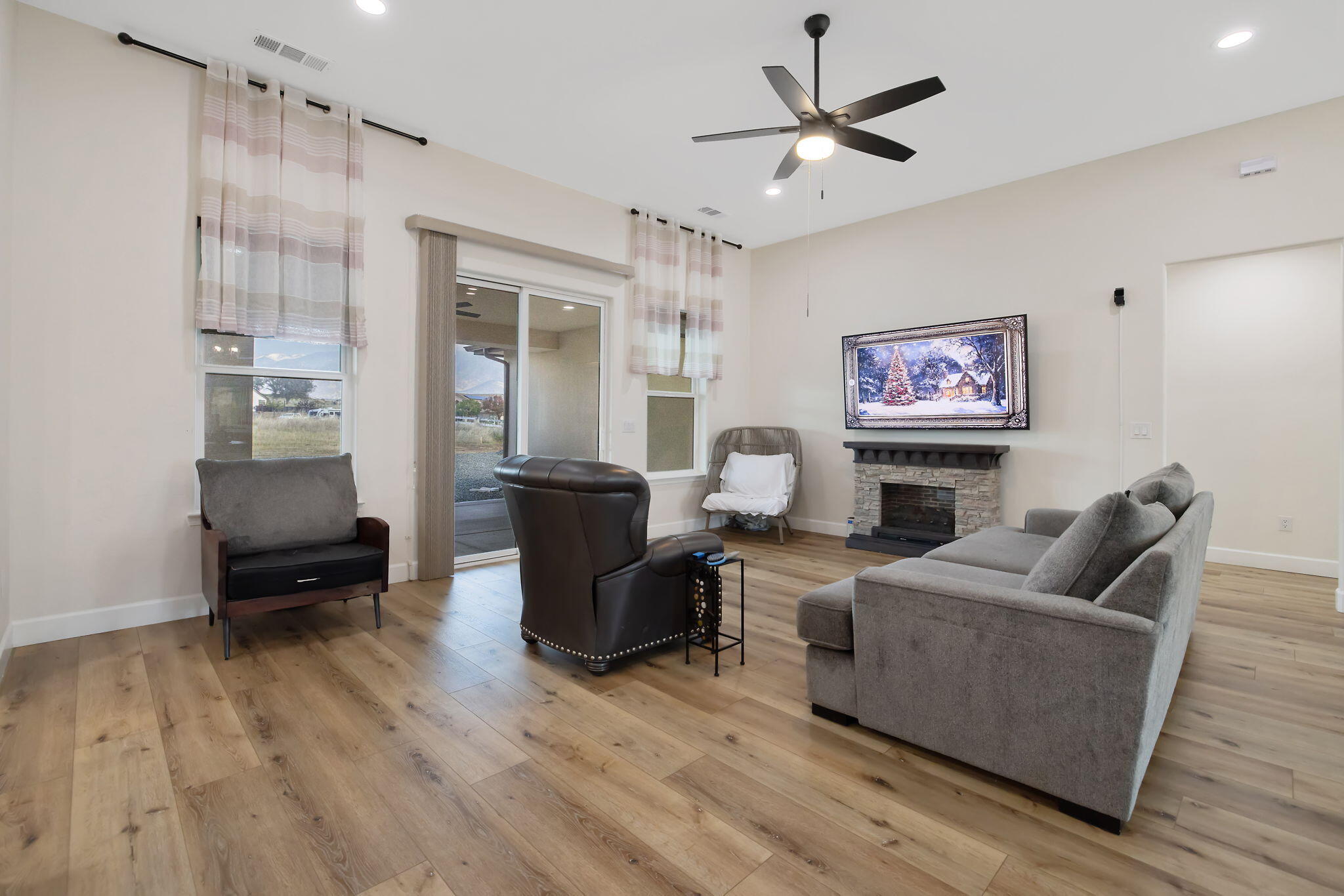 17044 Coyote Dr, Springville, CA 93265