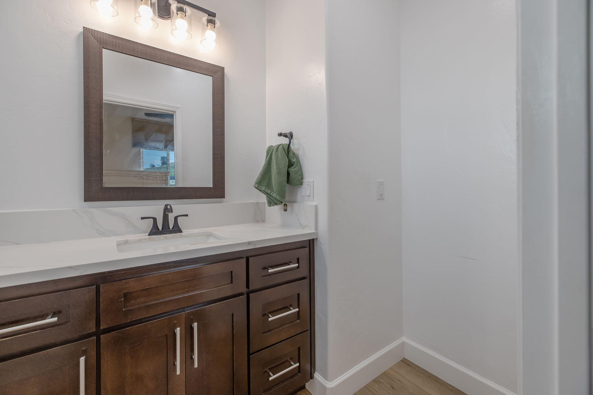 17044 Coyote Dr, Springville, CA 93265