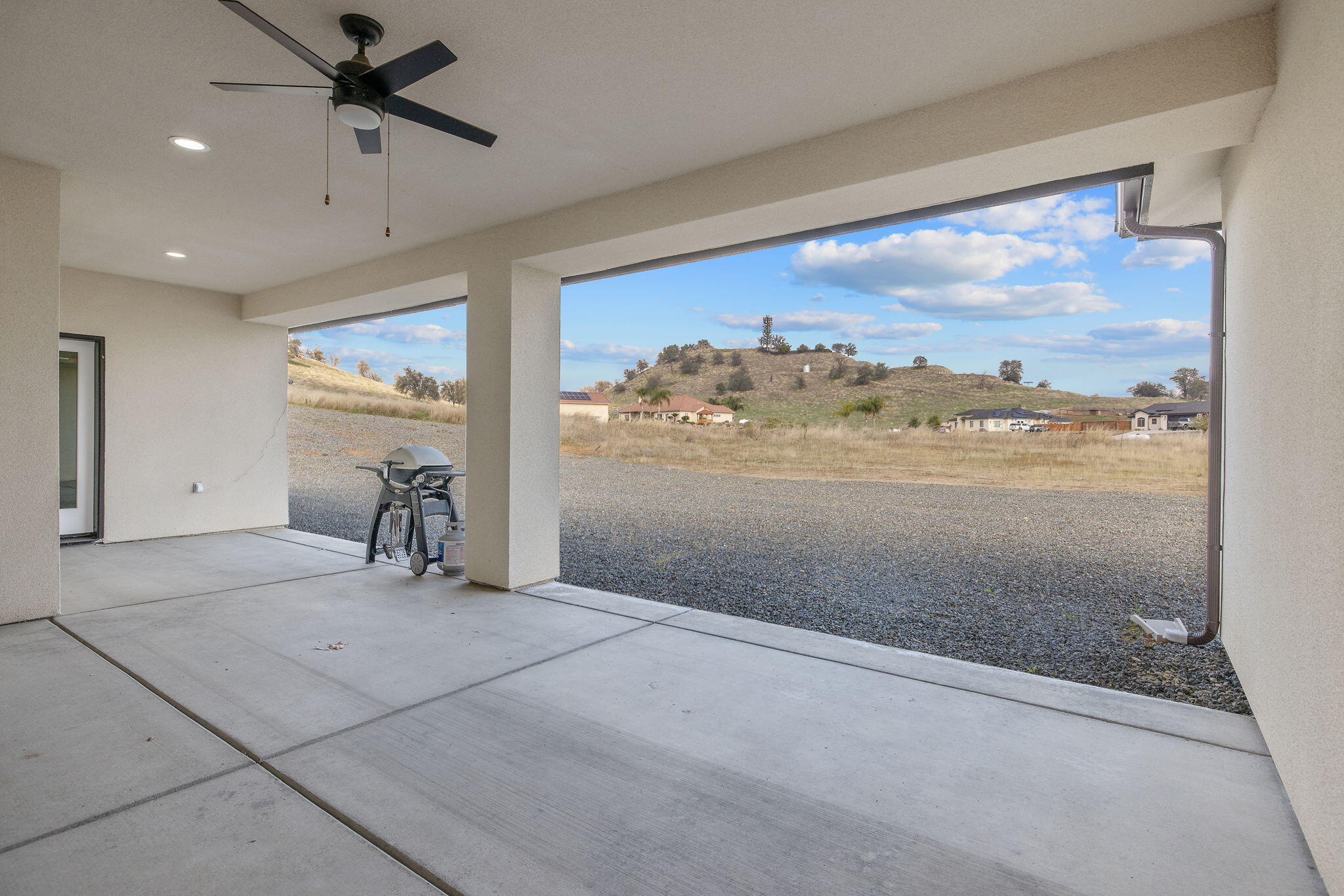 17044 Coyote Dr, Springville, CA 93265