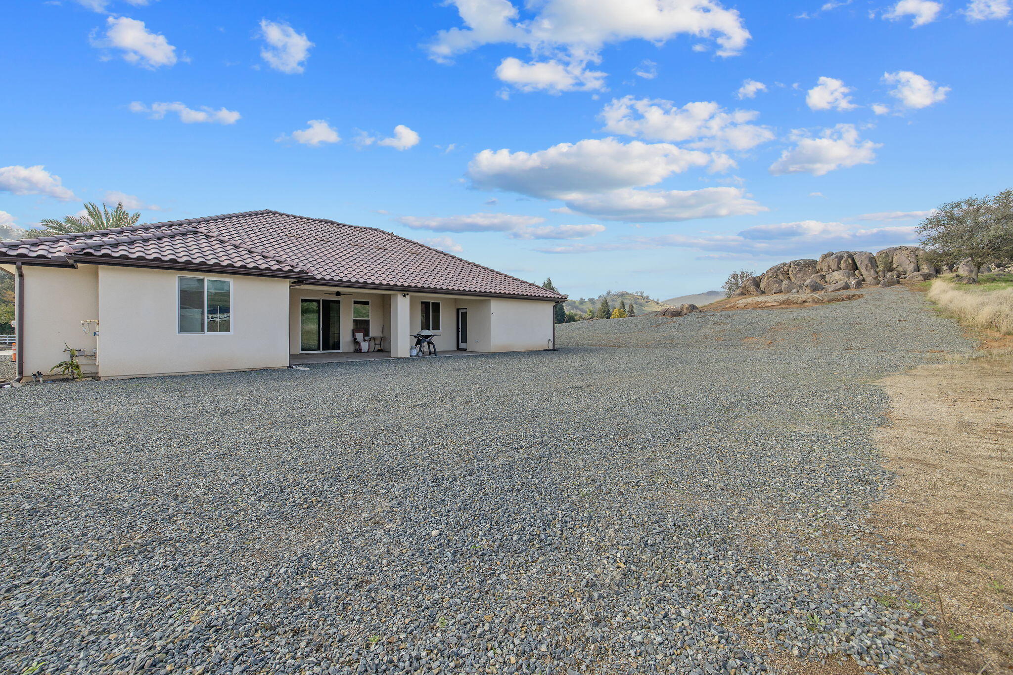 17044 Coyote Dr, Springville, CA 93265