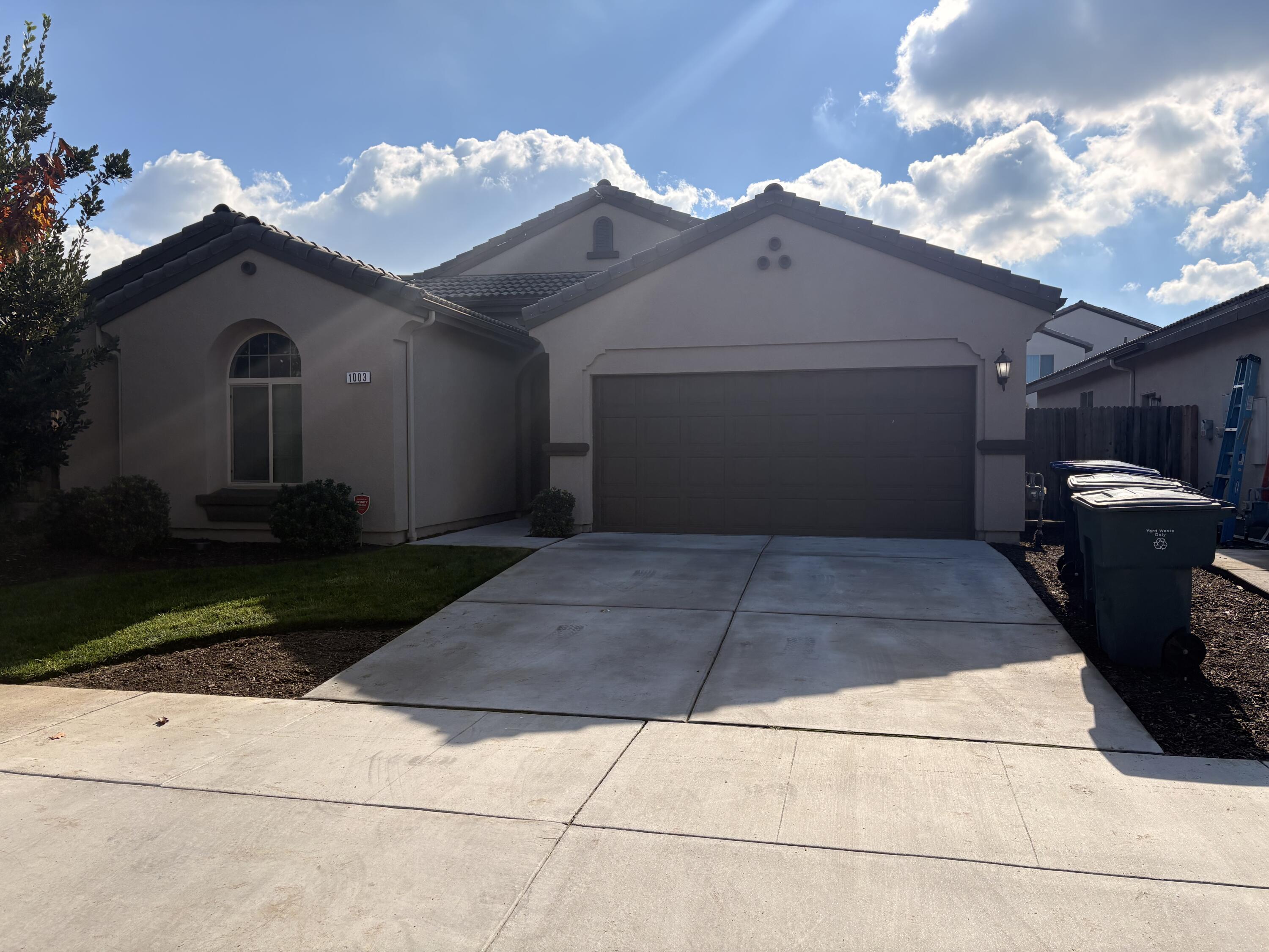 1003 W Porter Ave, Visalia, CA 93291