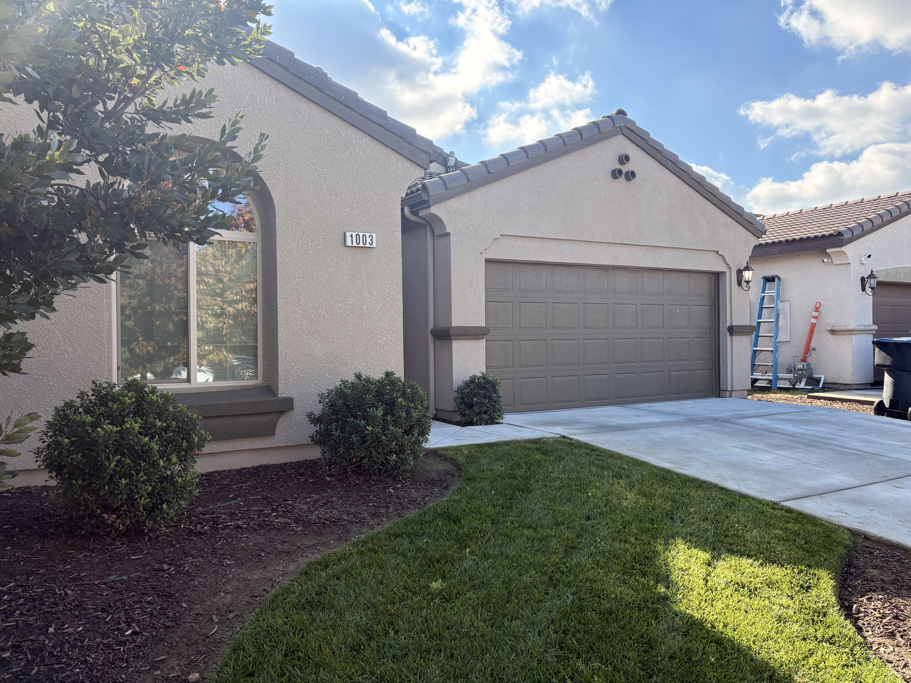 1003 W Porter Ave, Visalia, CA 93291