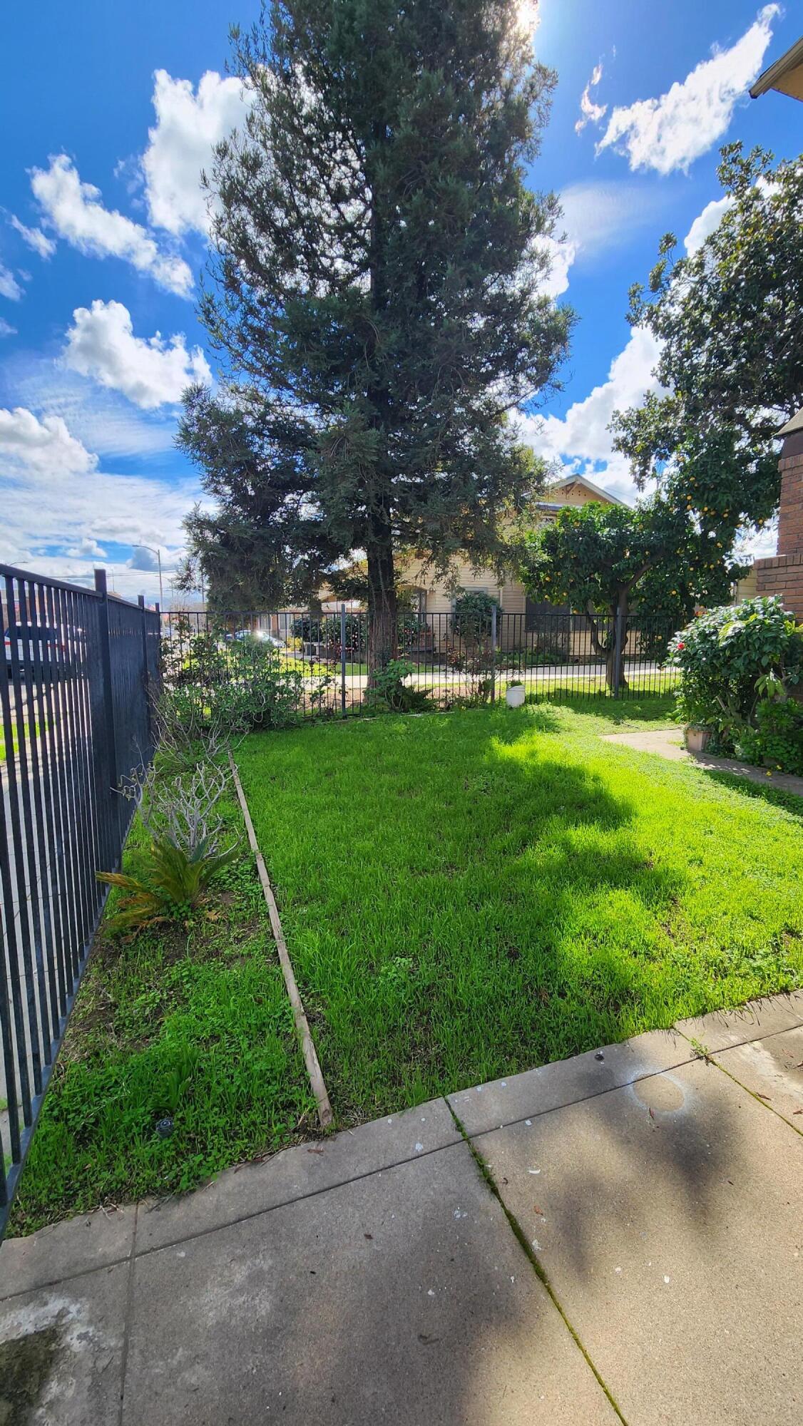 333 N L St, Dinuba, CA 93618