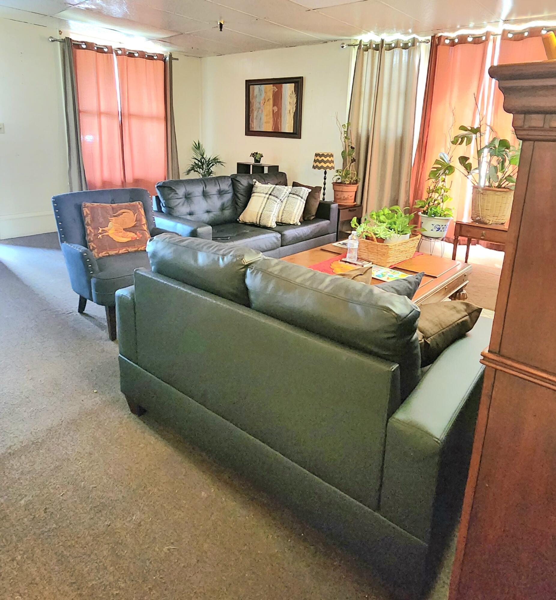 333 N L St, Dinuba, CA 93618