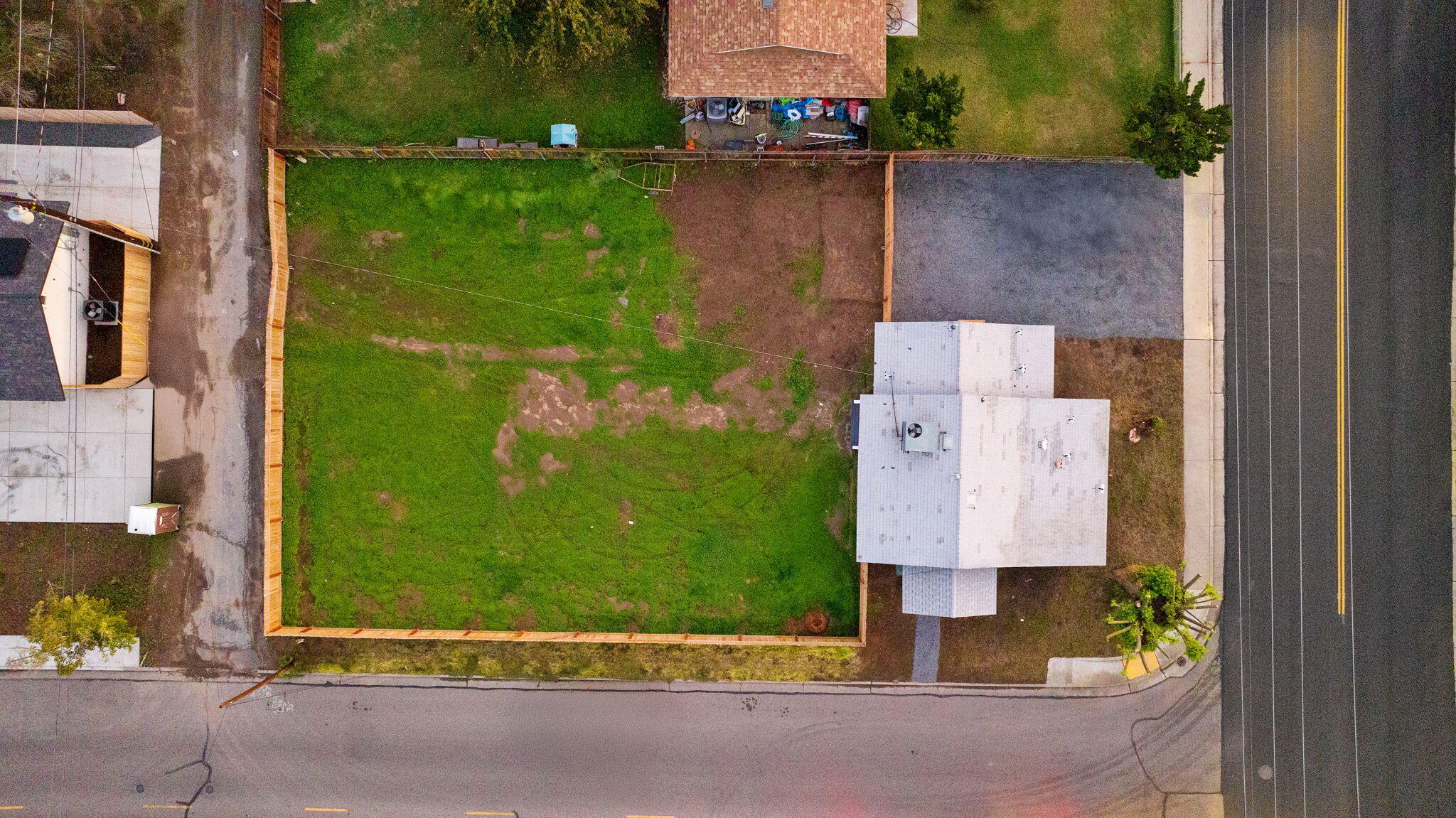 1175 W Maple St, Exeter, CA 93221